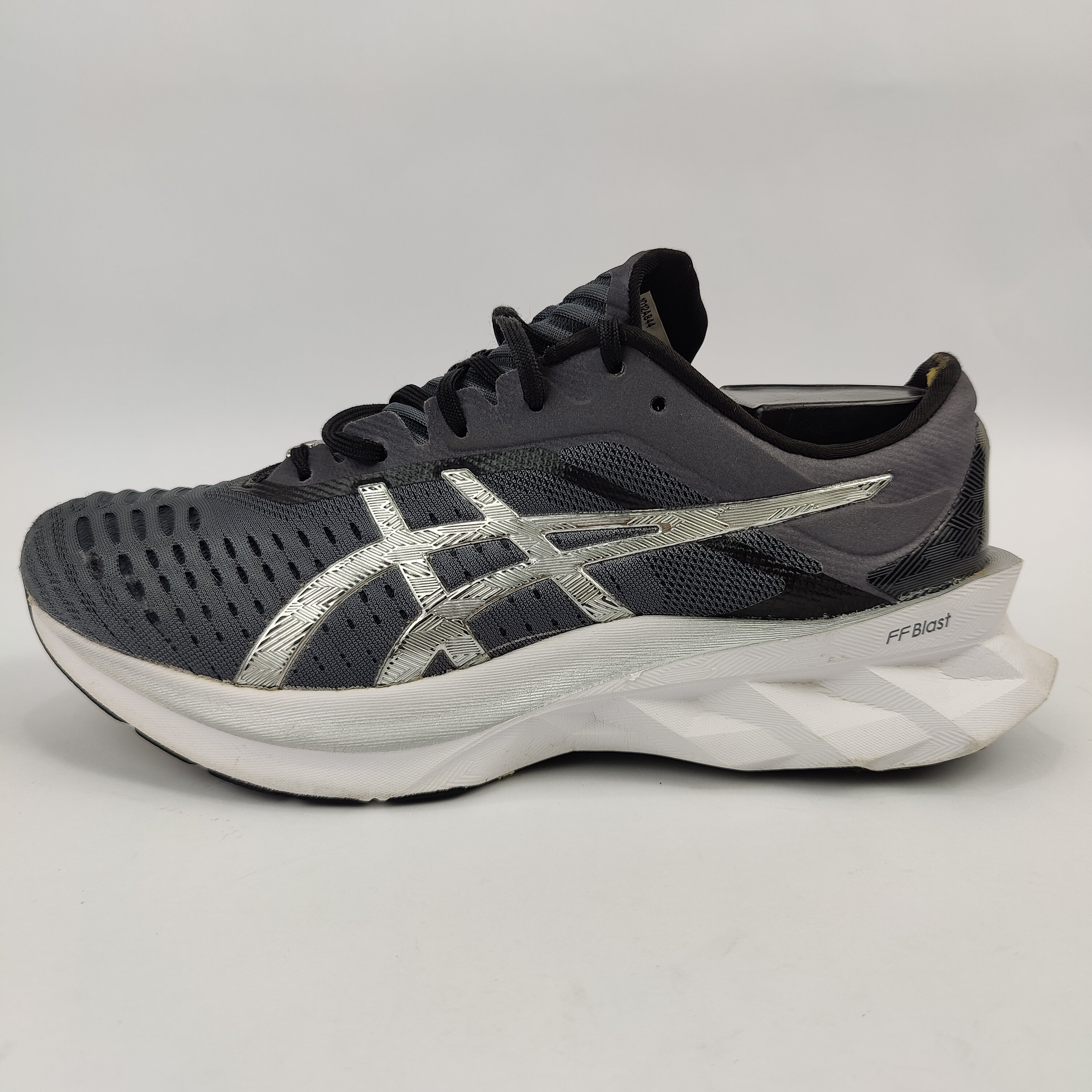 ASICS Gel Novablast (UK/PK 6.5) - Black - 4008338