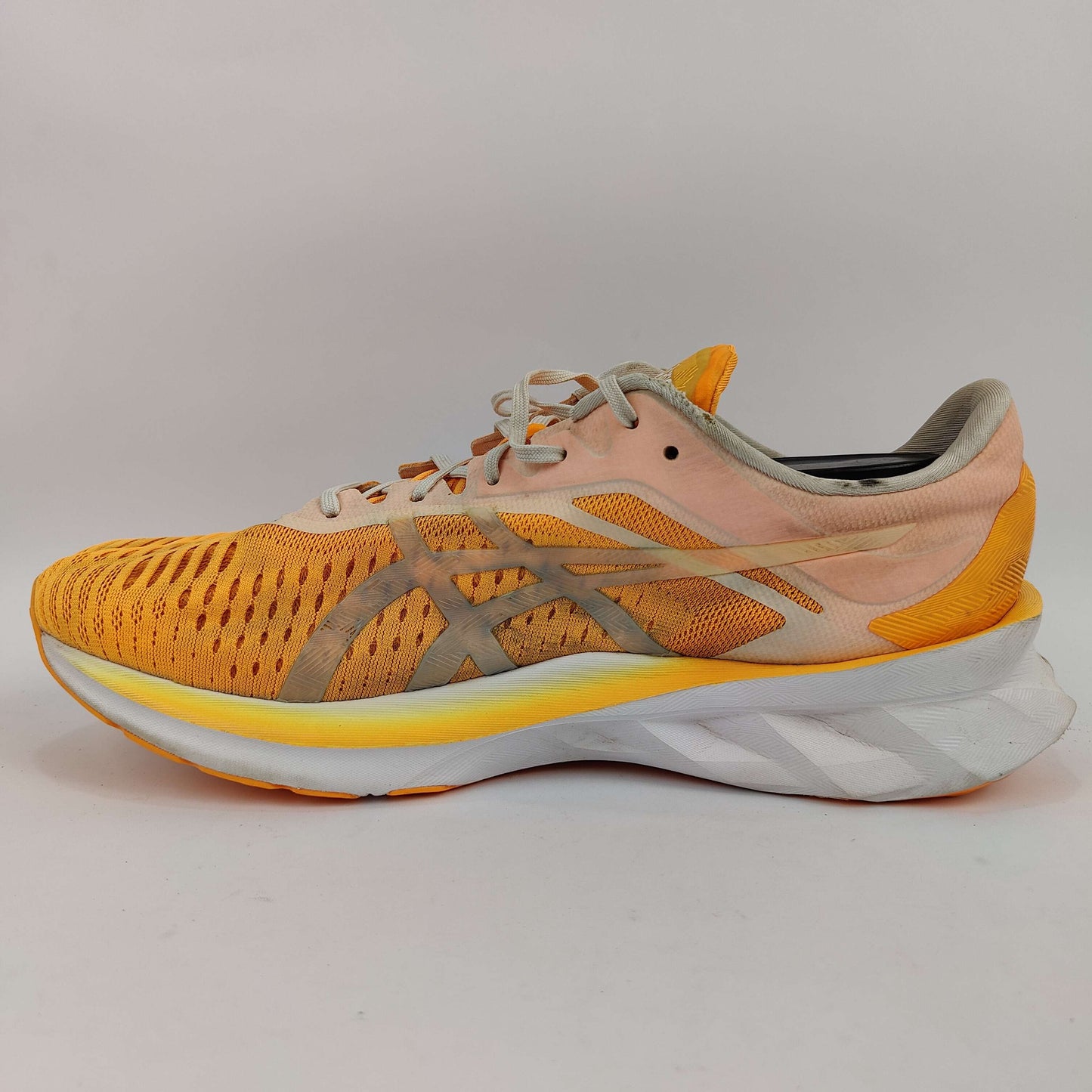 ASICS Novablast 2 (UK/PK 9.5) - 4458708