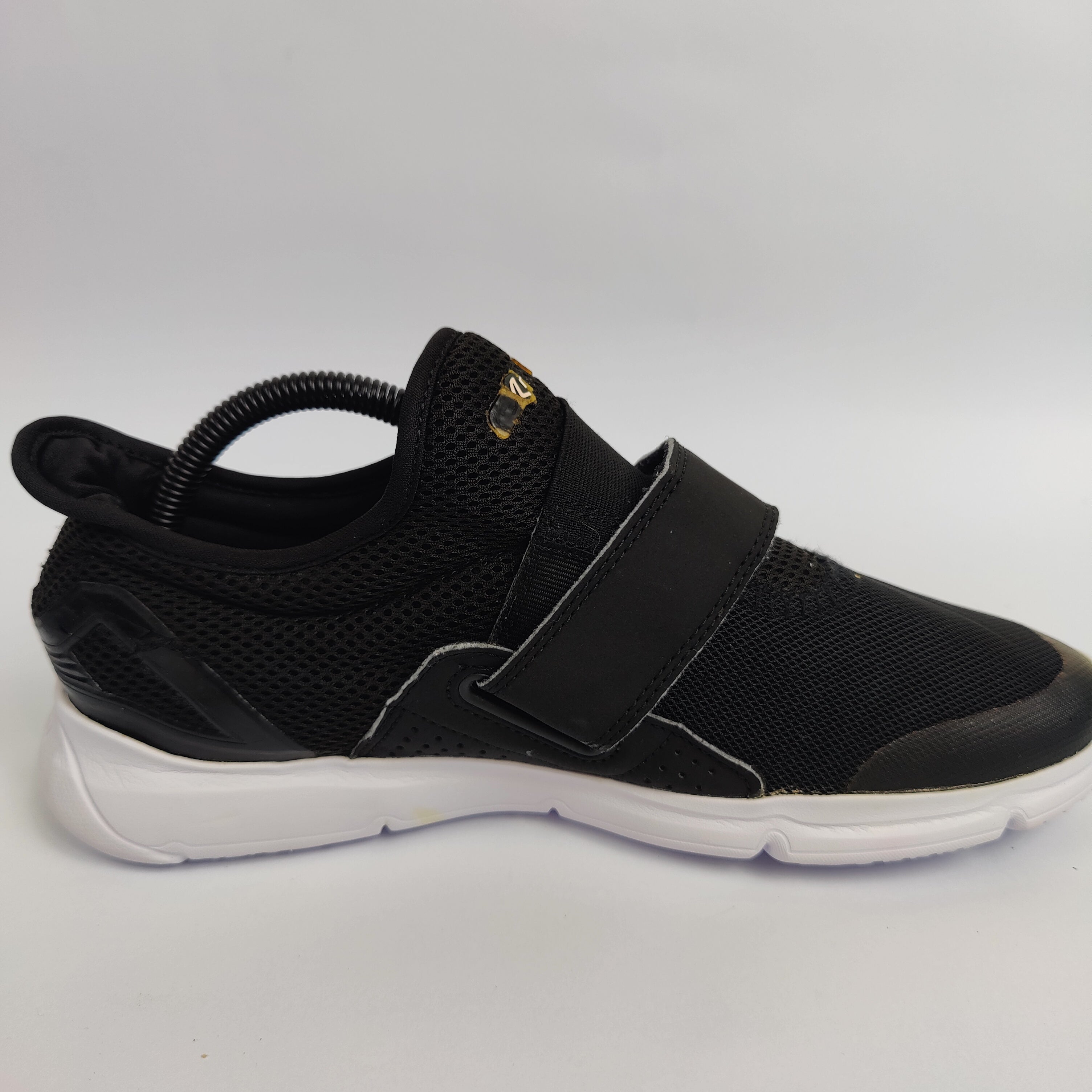 Newfeel Power Walking Shoes - Black - 4201612