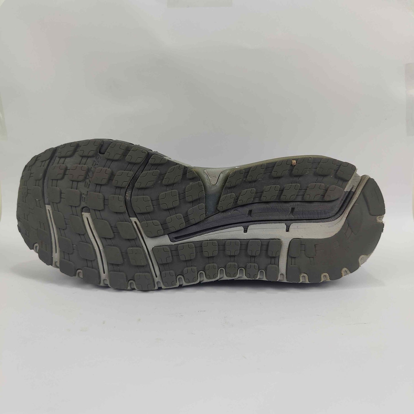 Brooks Beast 18 (UK/PK 12) - Black - 4754517