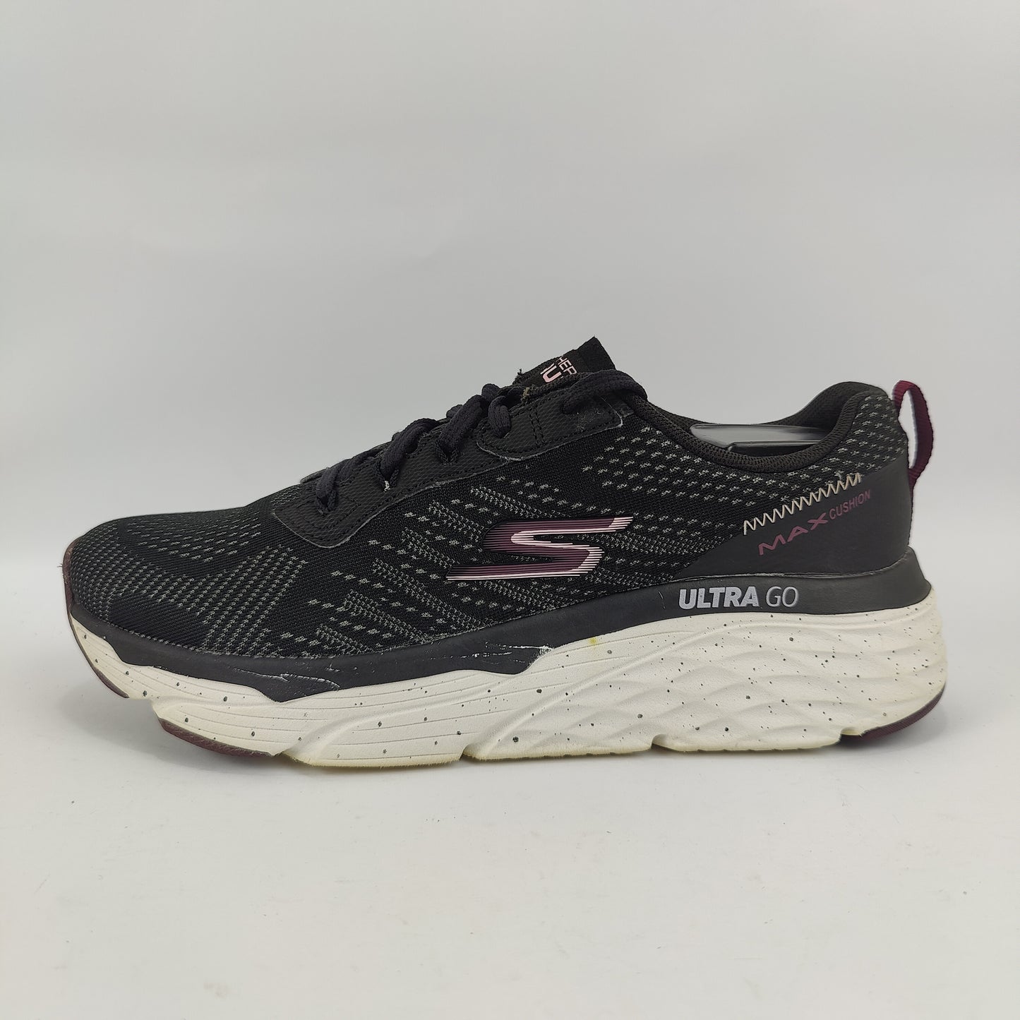 Skechers Ultra Go Run (UK/PK 5.5) - Black - 3854652