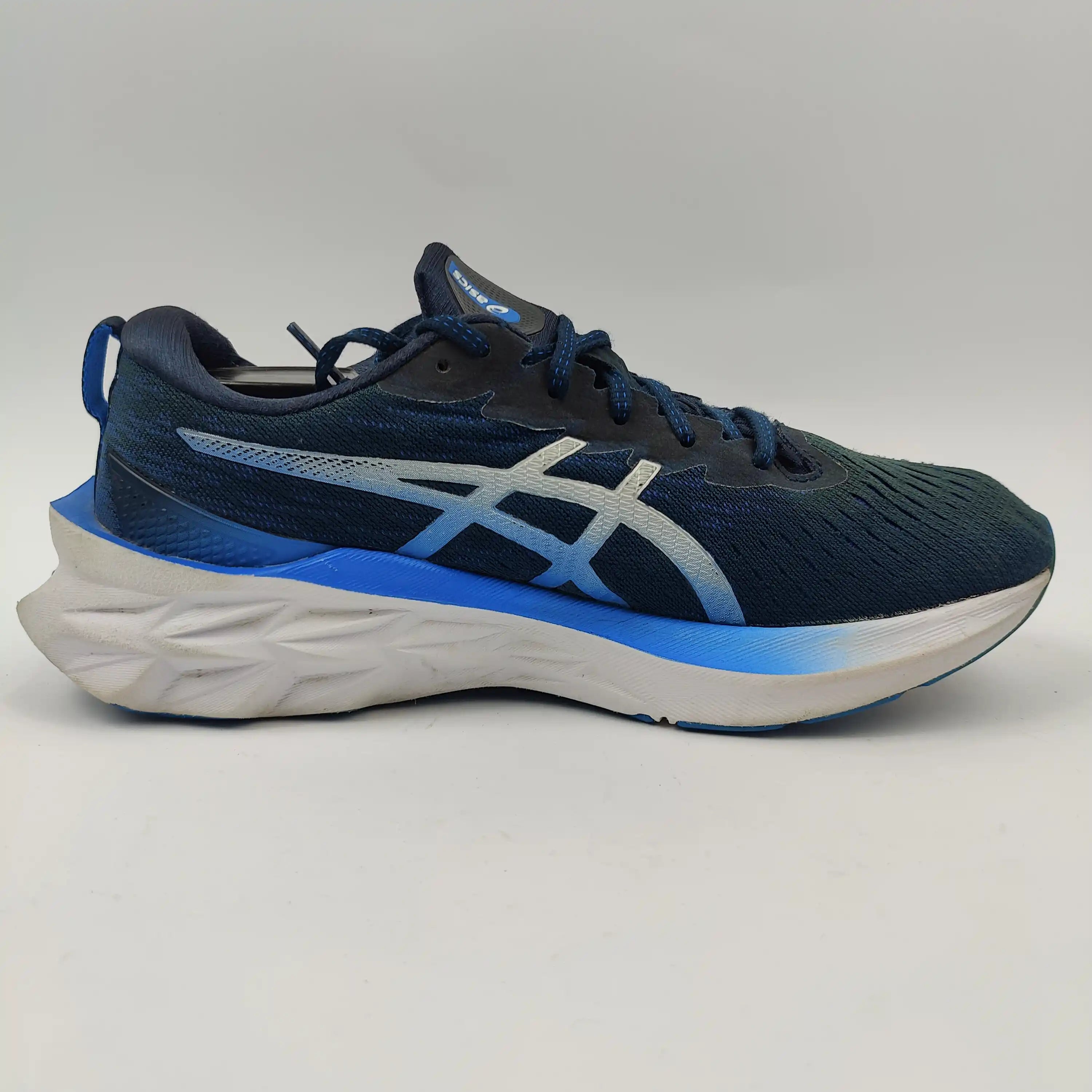 ASICS Novablast 2 (UK/PK 9) - Blue - 4355842