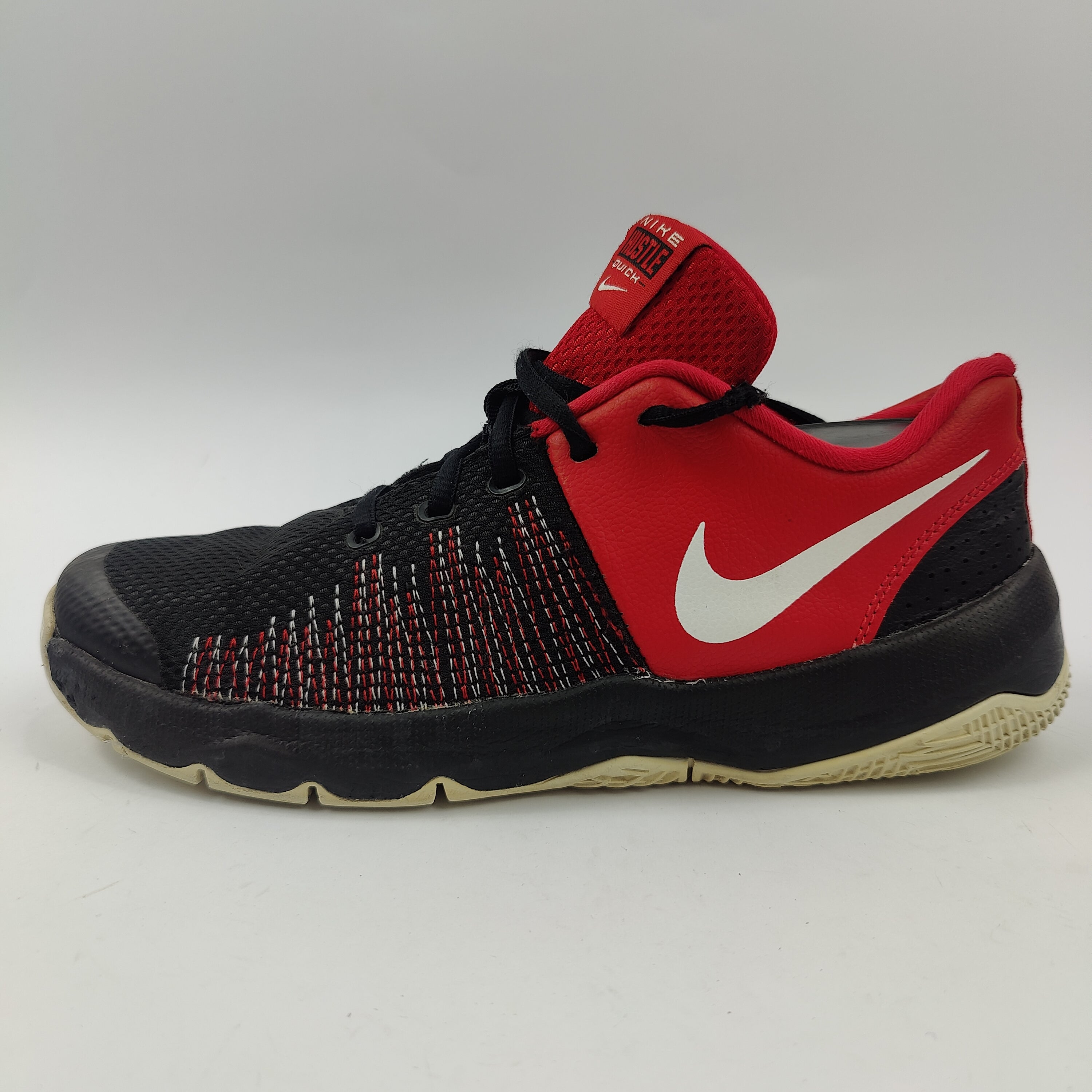 Nike hustle quick red hotsell