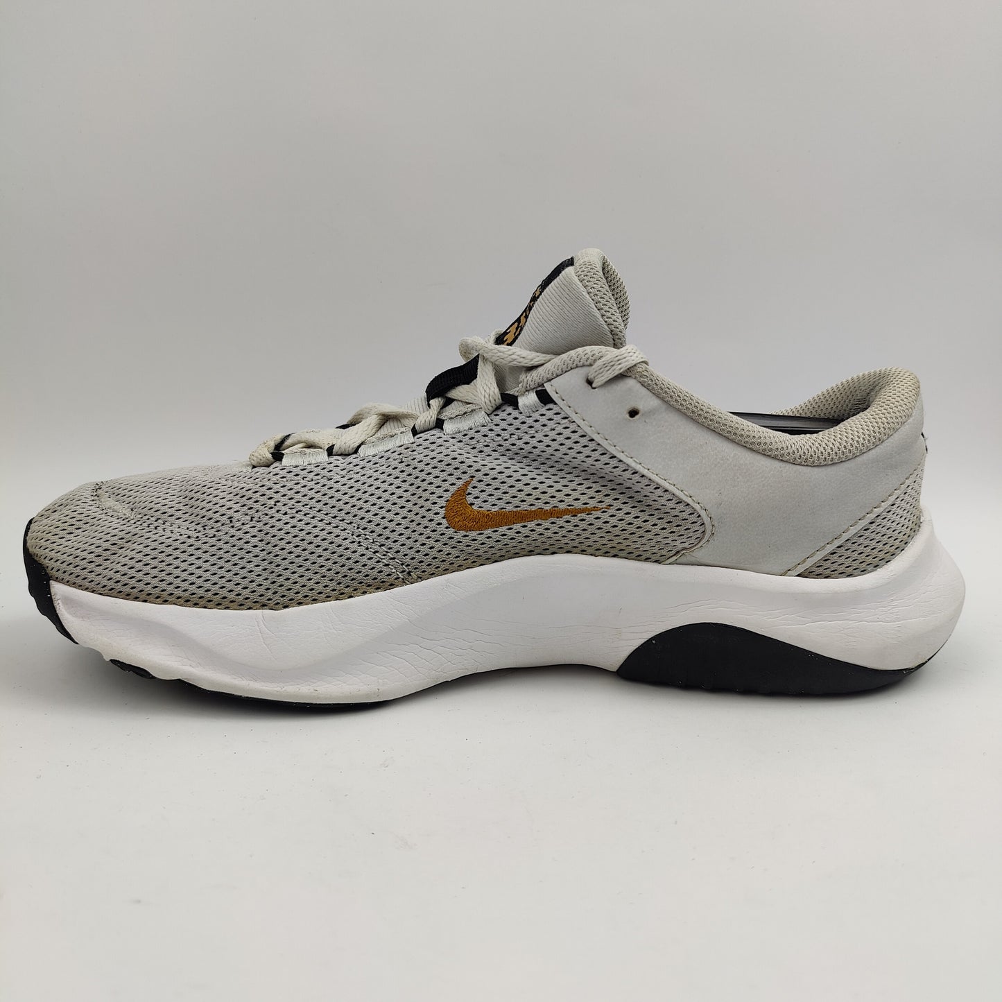 Nike Legend Essential 3 (UK/PK 9.5) - Grey - 4457200