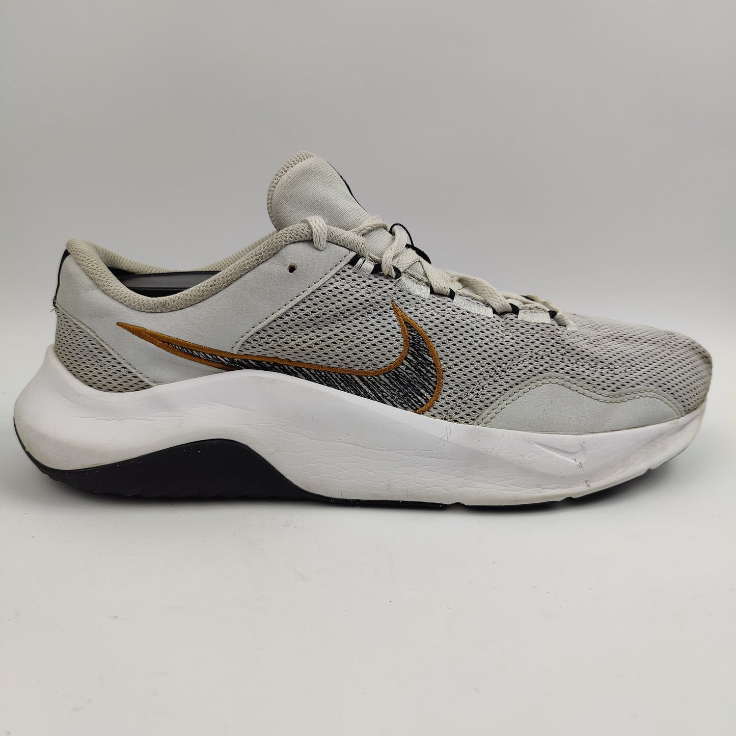 Nike Legend Essential 3 (UK/PK 9.5) - Grey - 4457200