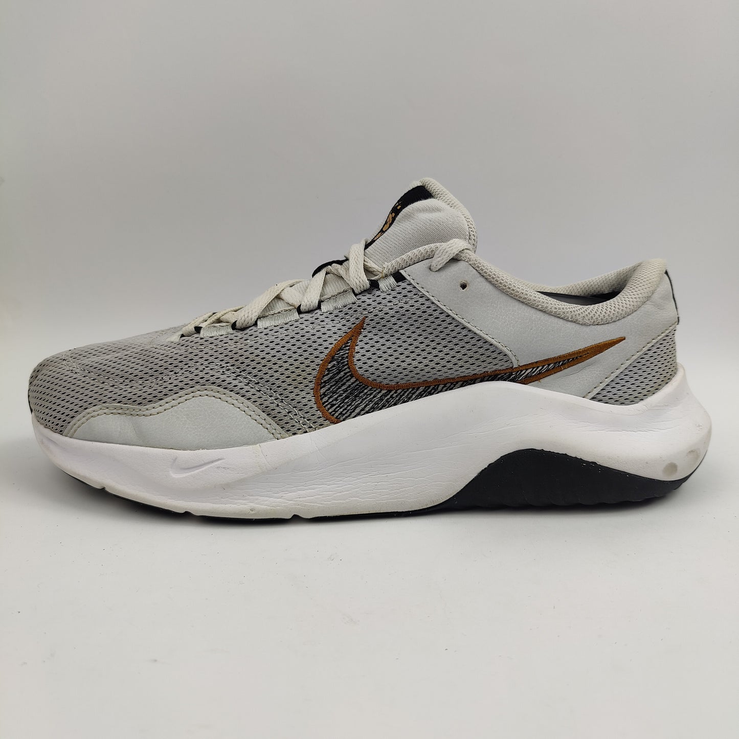 Nike Legend Essential 3 (UK/PK 9.5) - Grey - 4457200