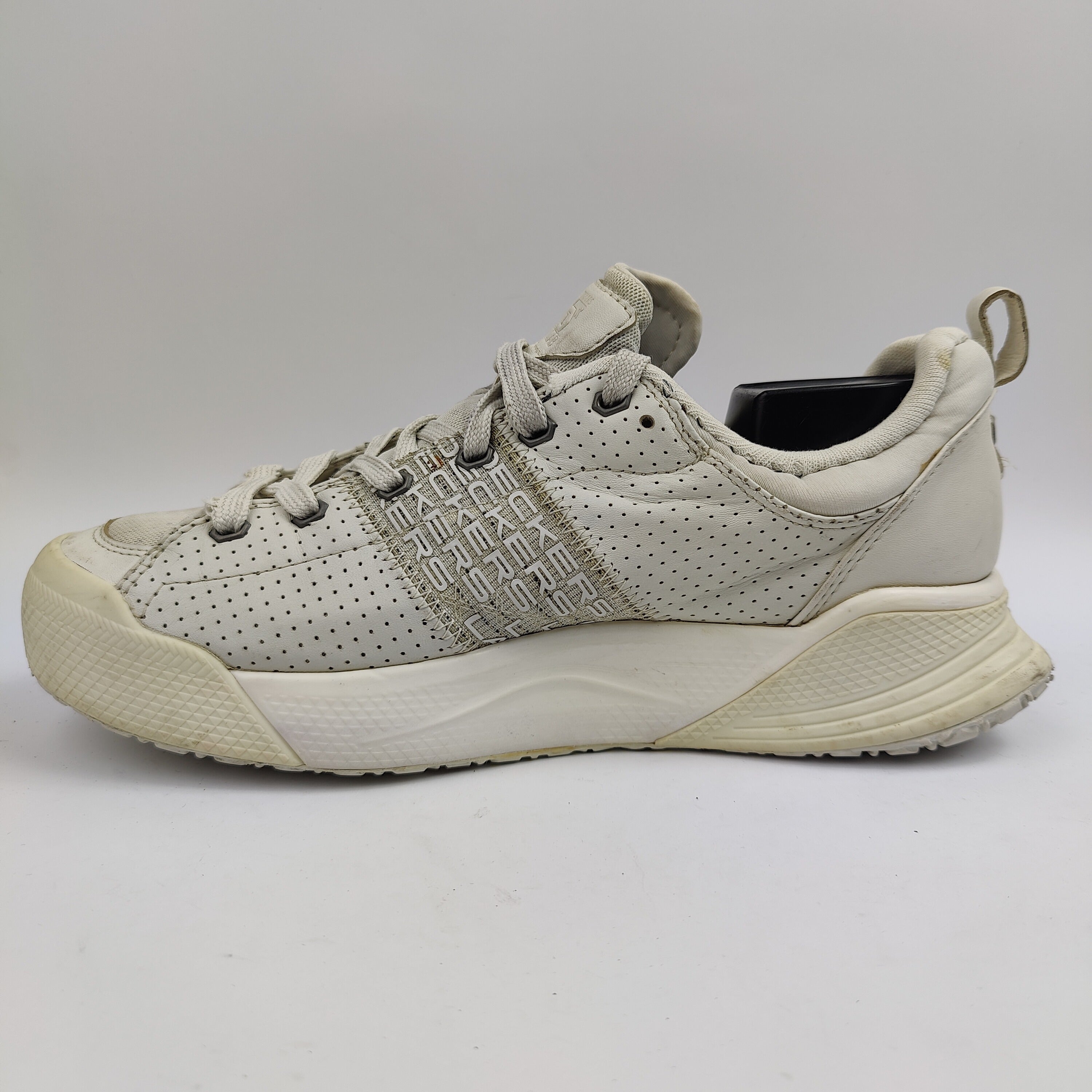 Deckers Sneakers (UK/PK 7.5) - White - 4157188