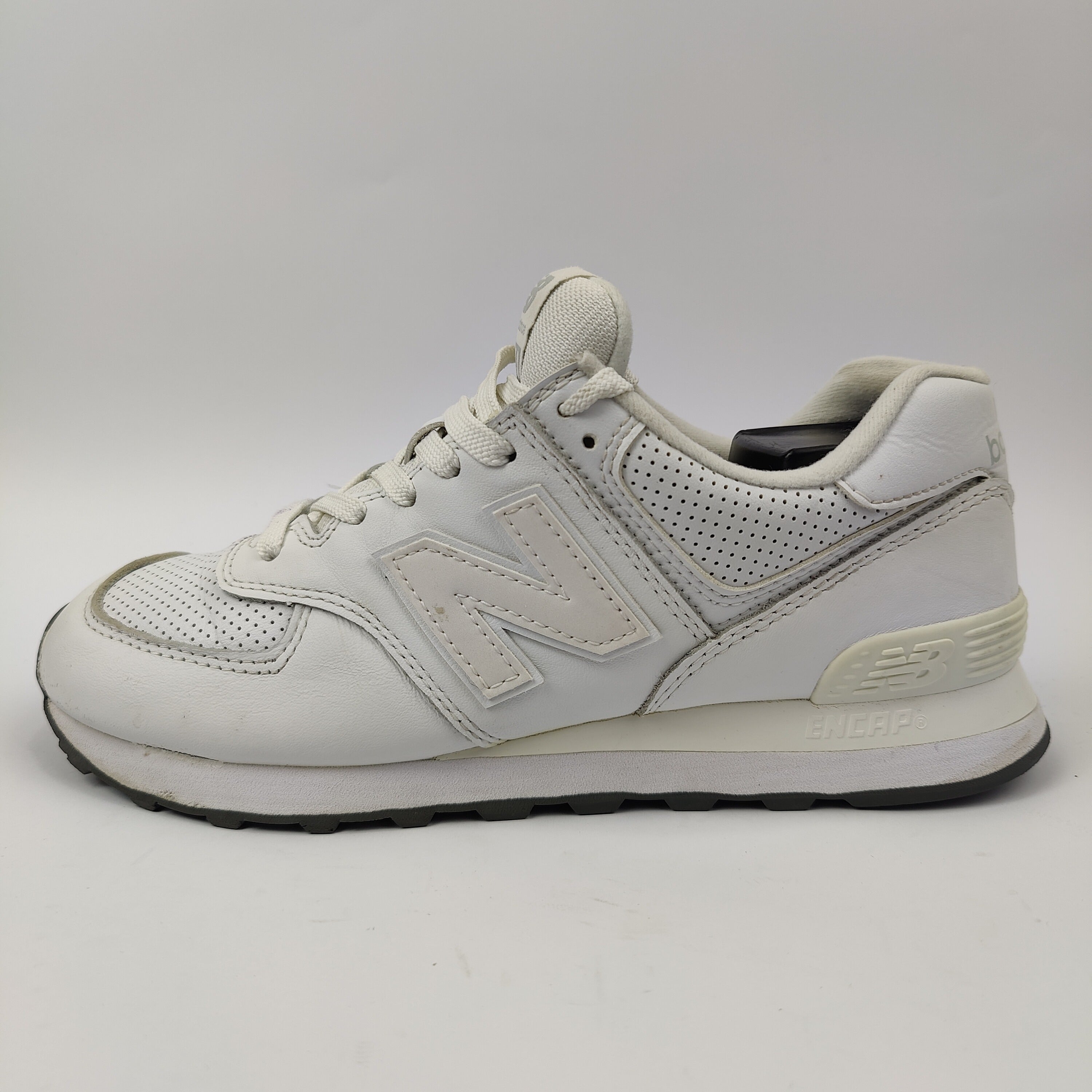 New Balance 574 (UK/PK 7) - White - 4057909