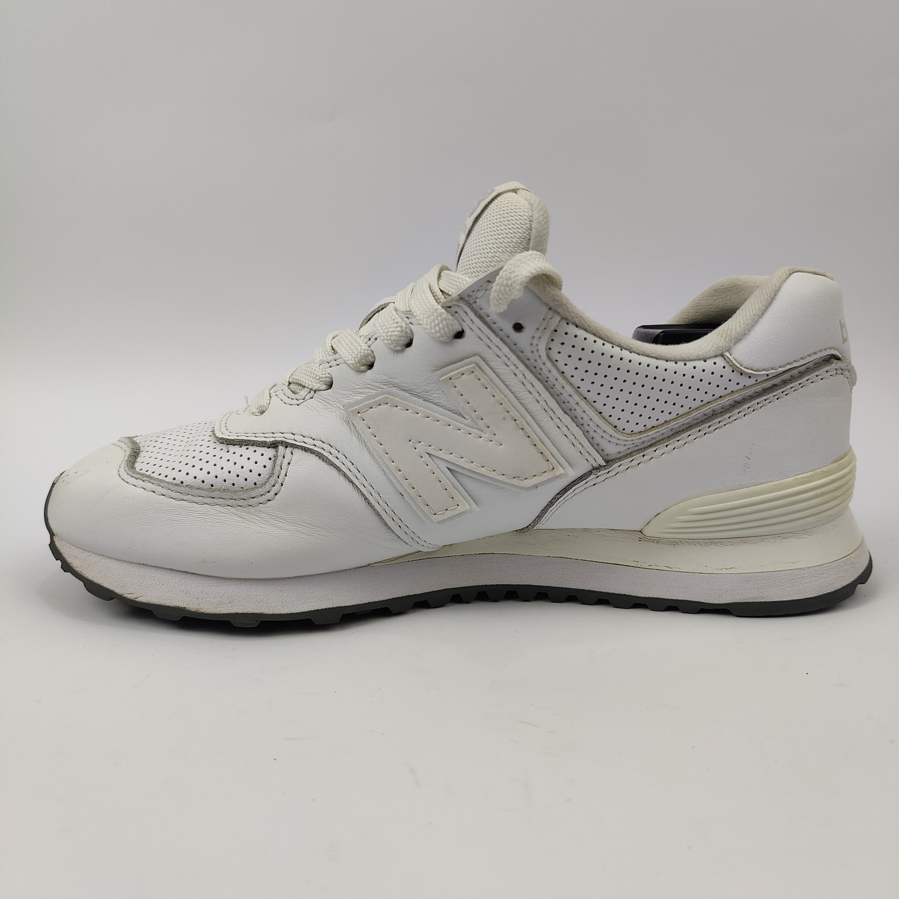 New Balance 574 (UK/PK 7) - White - 4057909