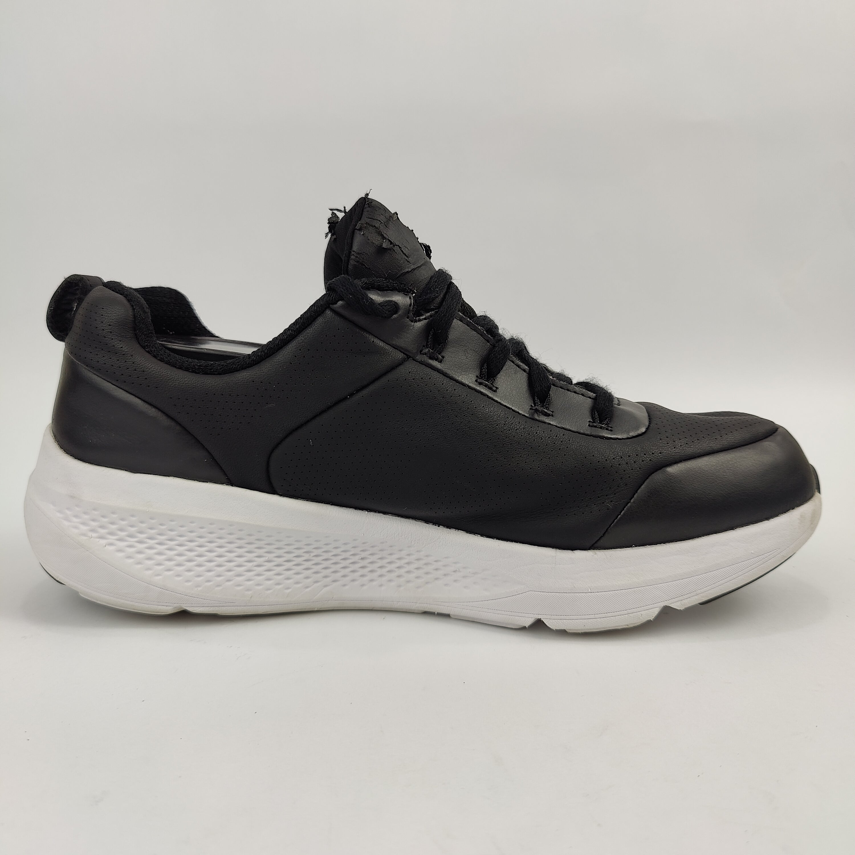 Skechers Go Elevate Run (UK/PK 7) - Black - 4108325