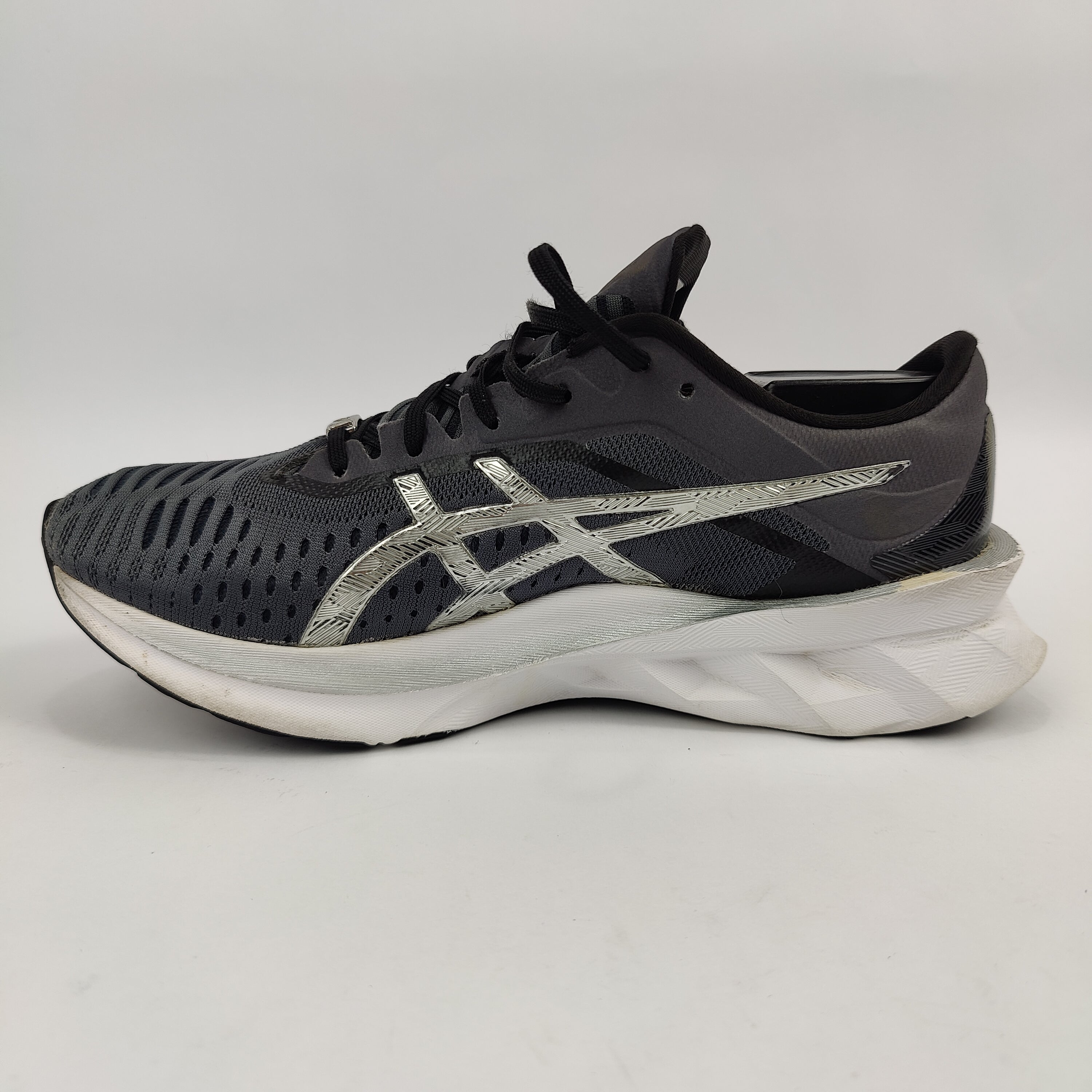ASICS Gel Novablast (UK/PK 6.5) - Black - 4008338