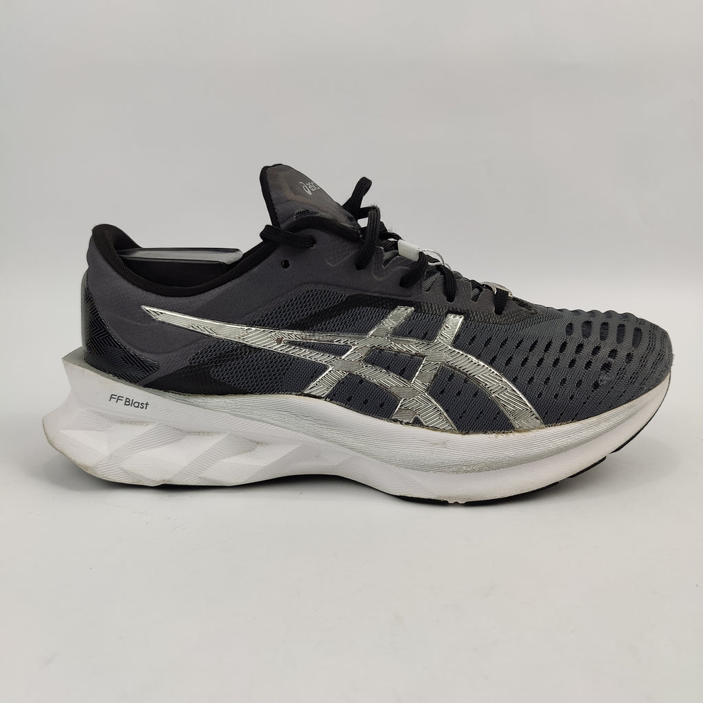ASICS Gel Novablast (UK/PK 6.5) - Black - 4008338