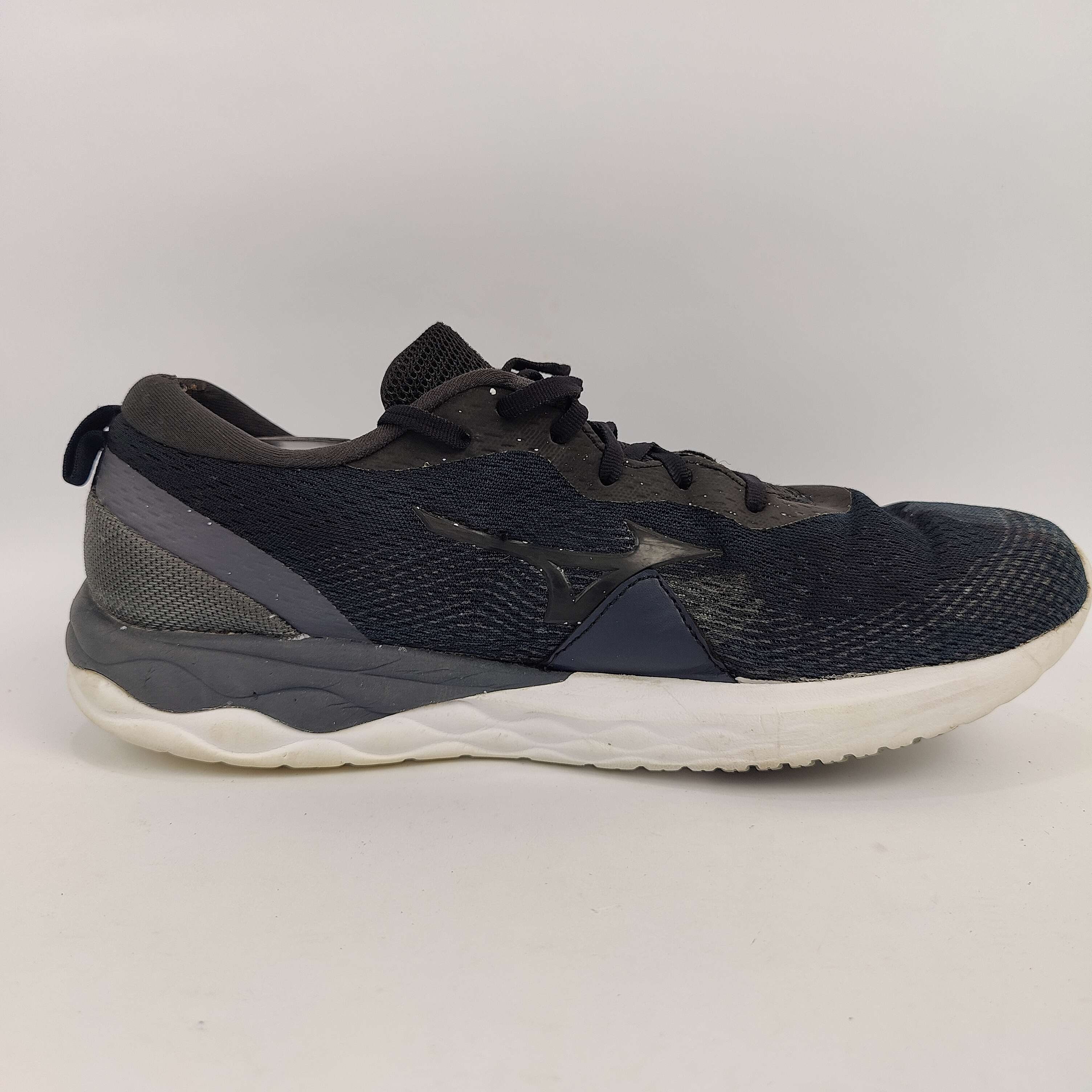 Mizuno Wave Revolt (UK/PK 9.5) - 4458724