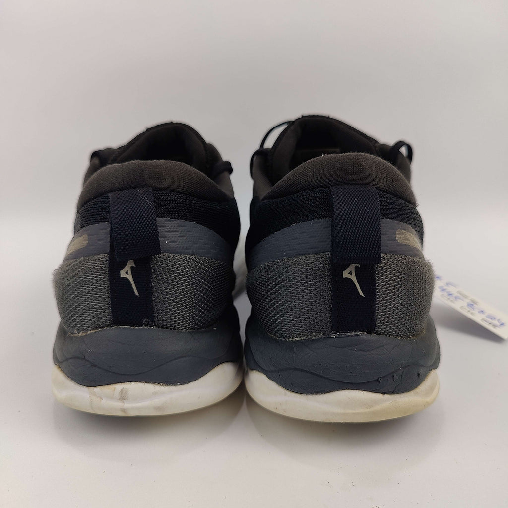 Mizuno Wave Revolt (UK/PK 9.5) - 4458724