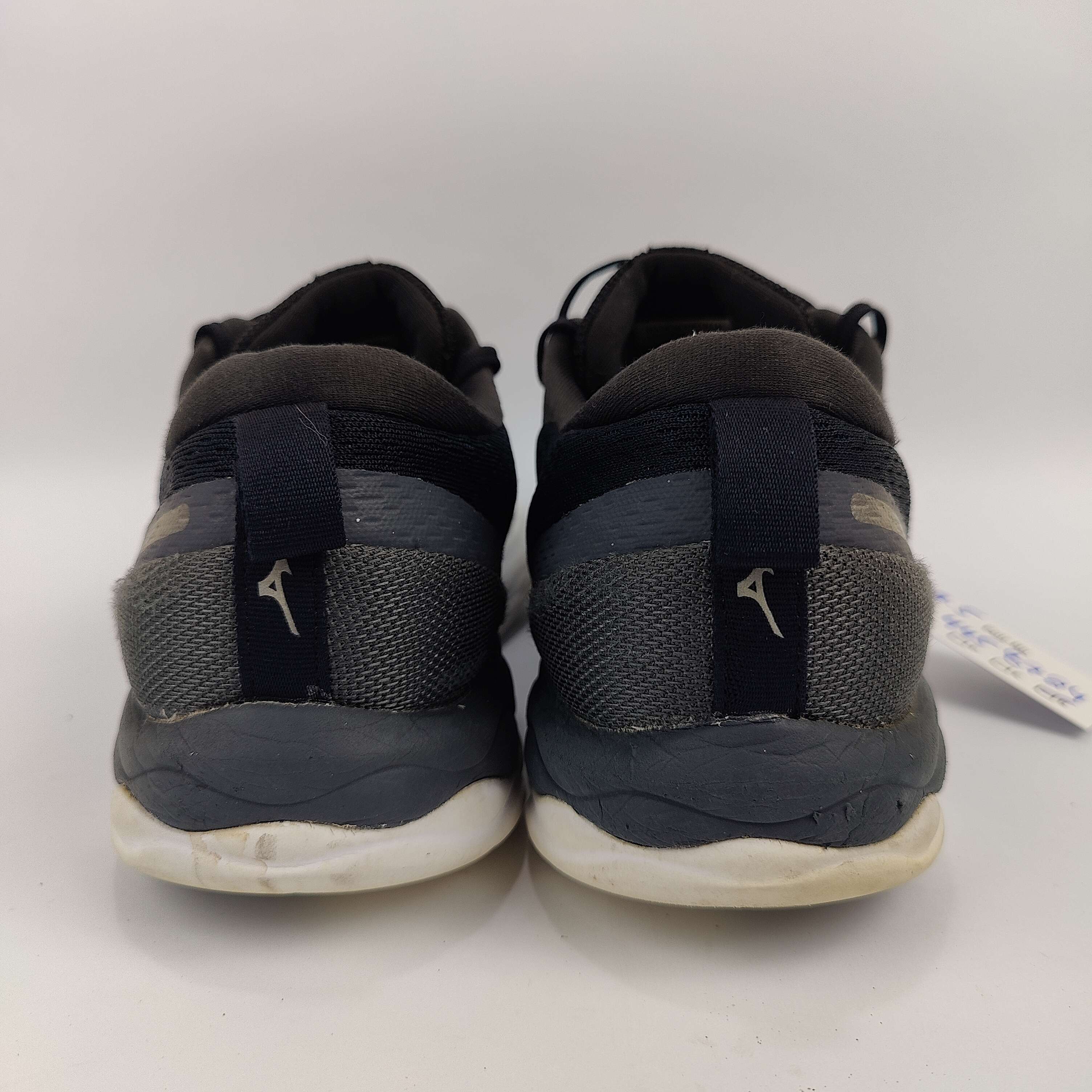 Mizuno Wave Revolt (UK/PK 9.5) - 4458724