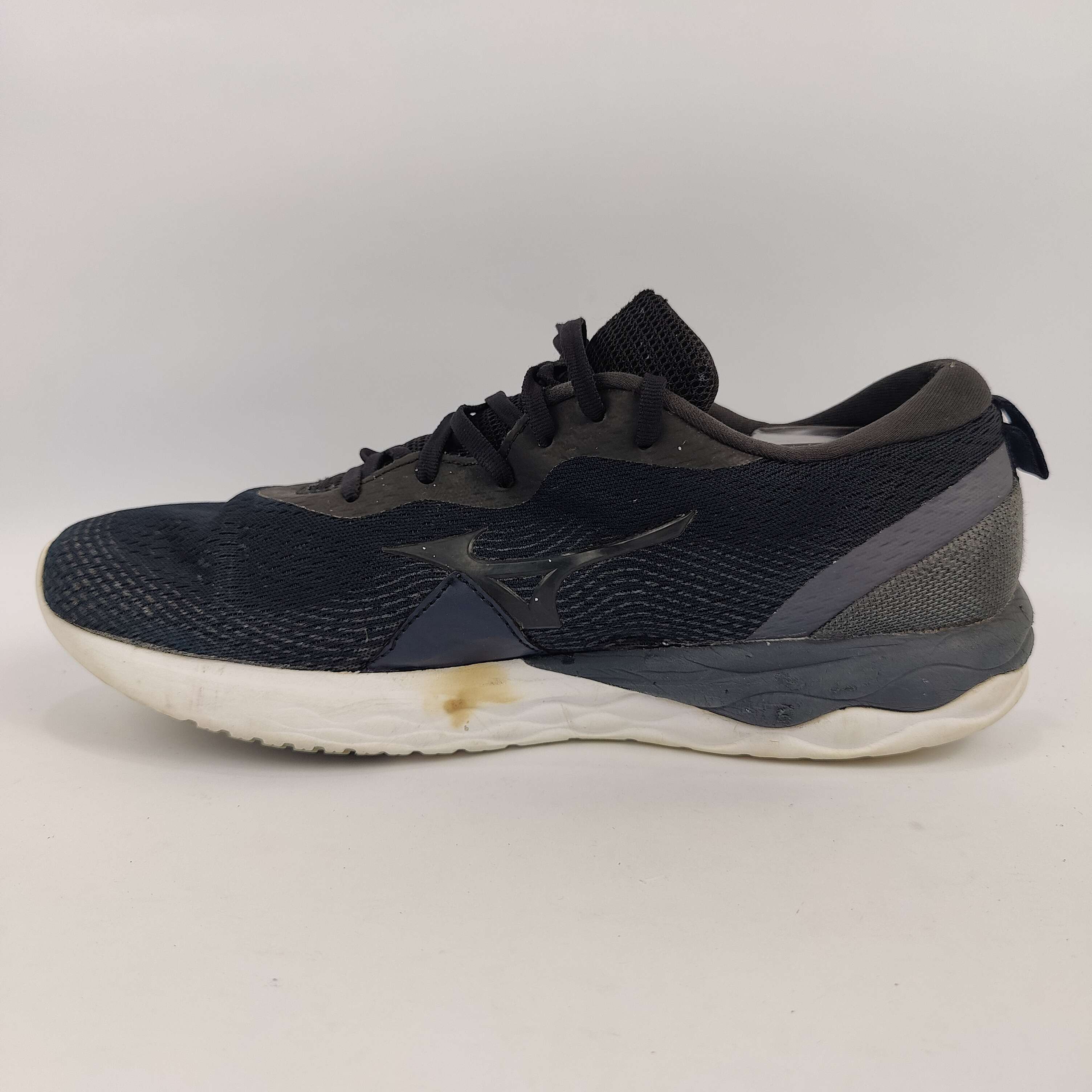 Mizuno Wave Revolt (UK/PK 9.5) - 4458724