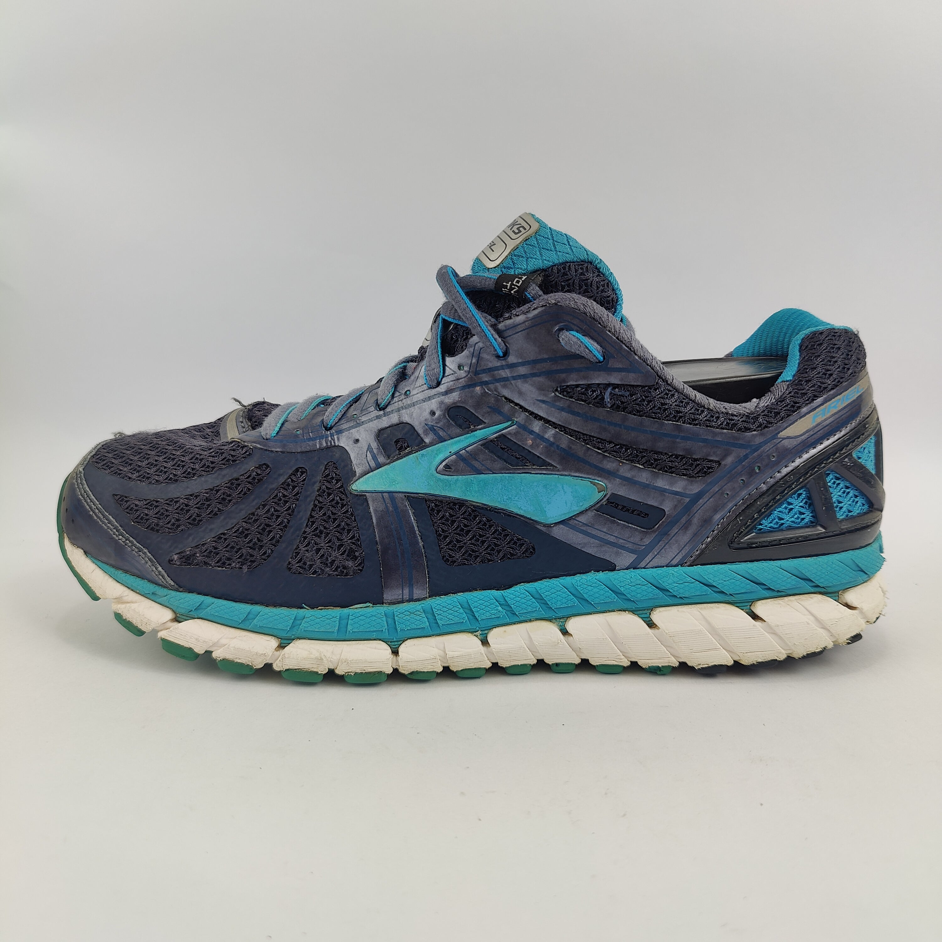 Brooks Ariel 16 (UK/PK 7) - 41 | Excellent