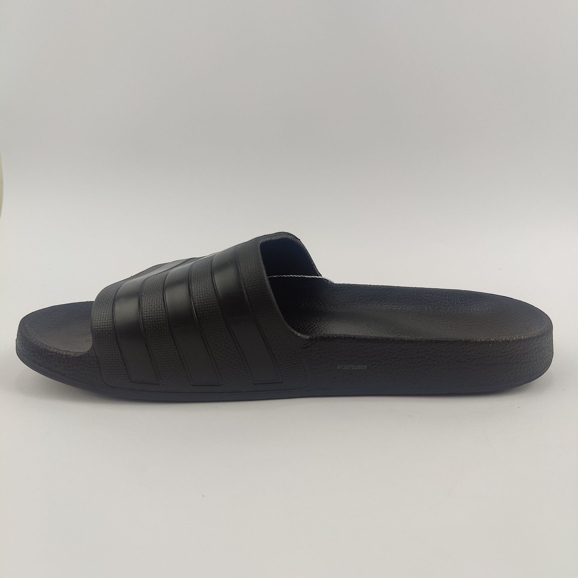 Adidas Adilette Slides (UK/PK 7) - 4101083