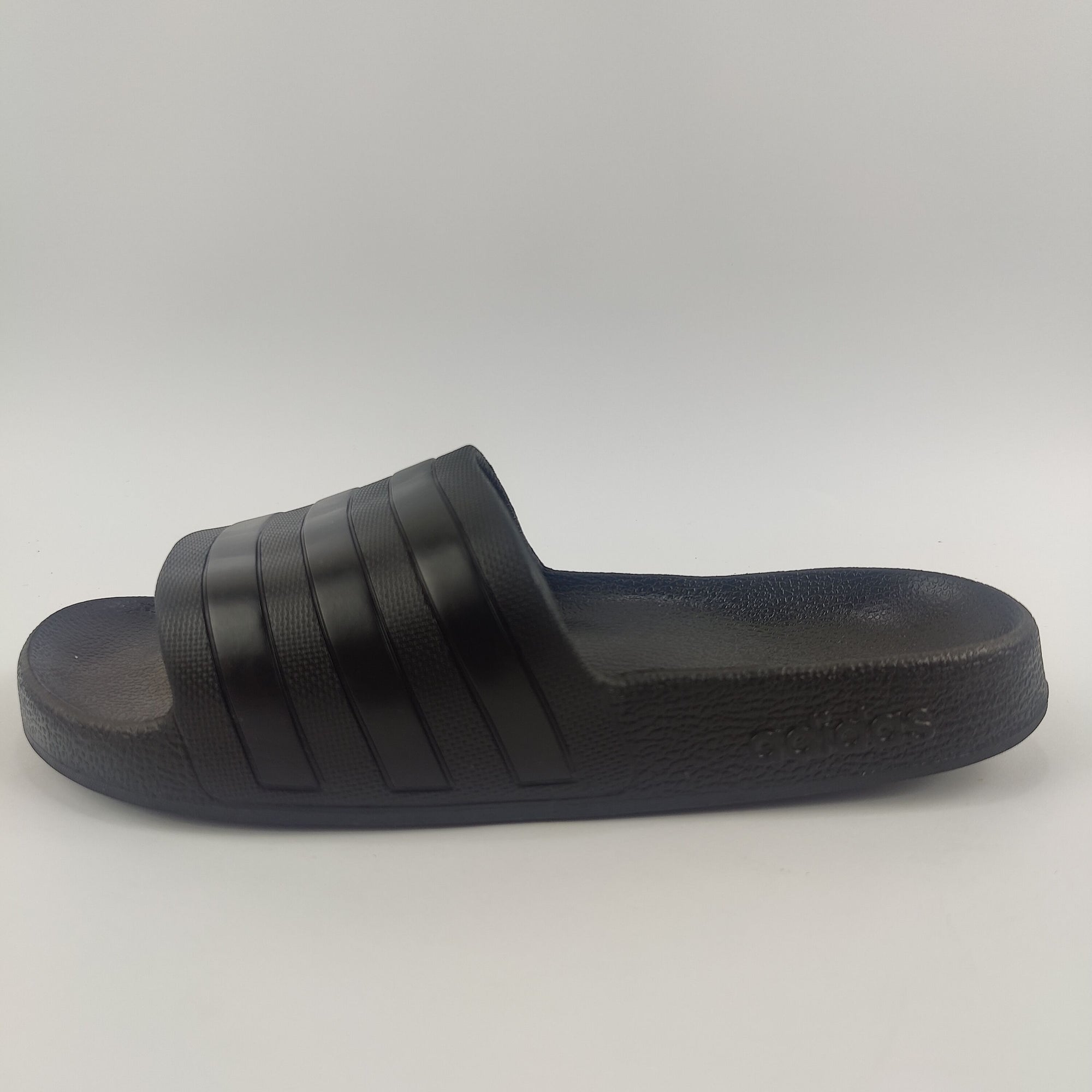 Adidas Adilette Slides (UK/PK 7) - 4101083
