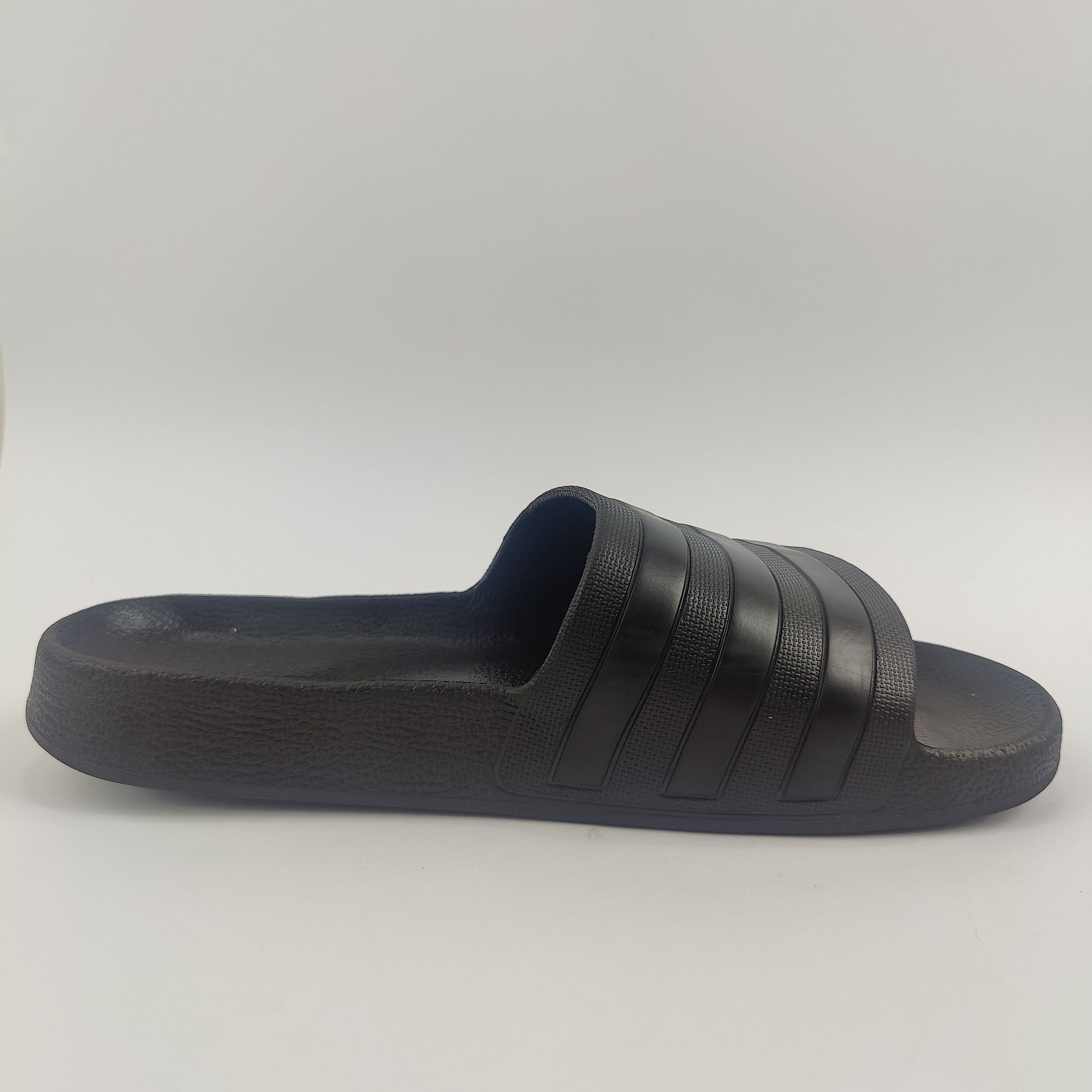 Adidas Adilette Slides (UK/PK 7) - 4101083
