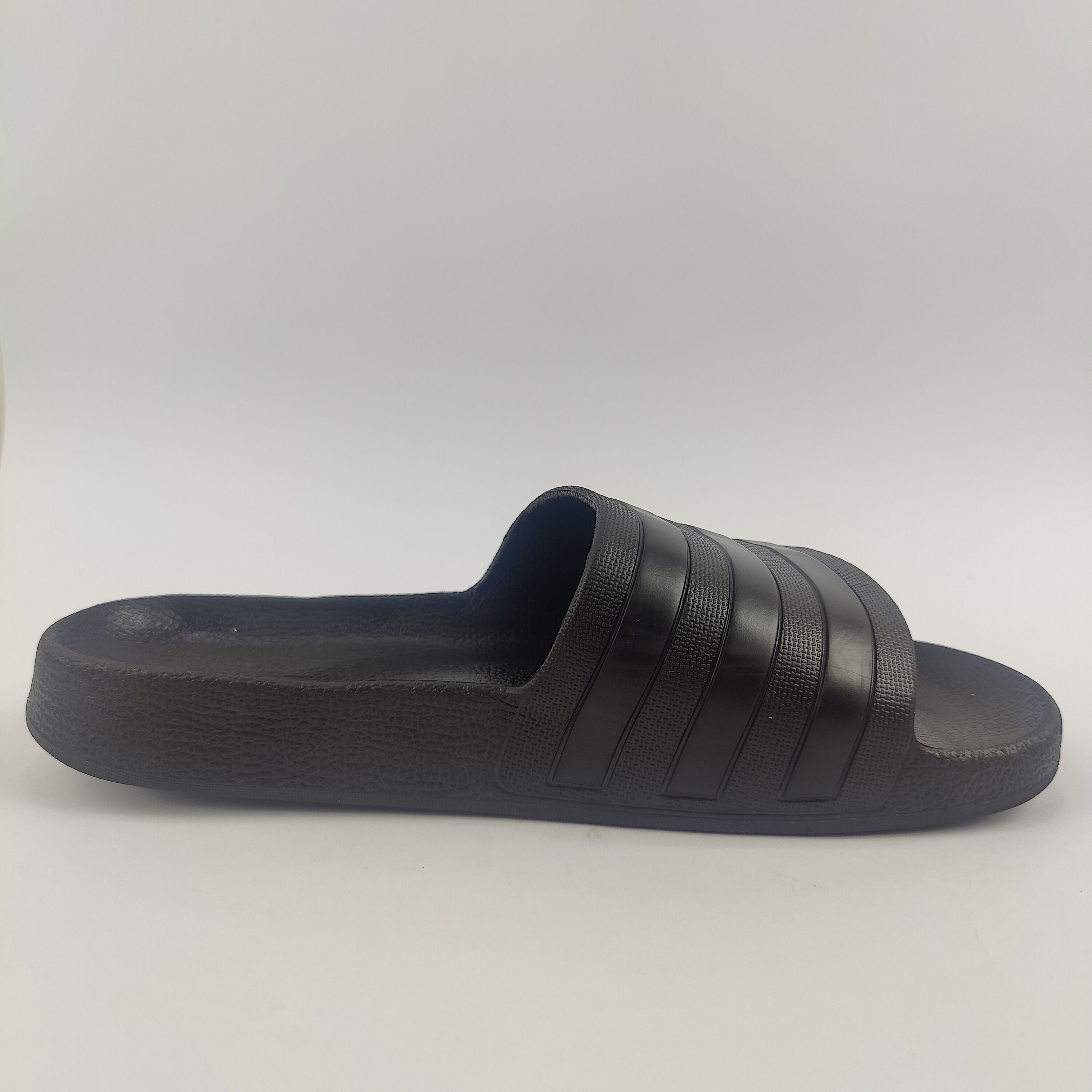 Adidas Adilette Slides (UK/PK 7) - 4101083