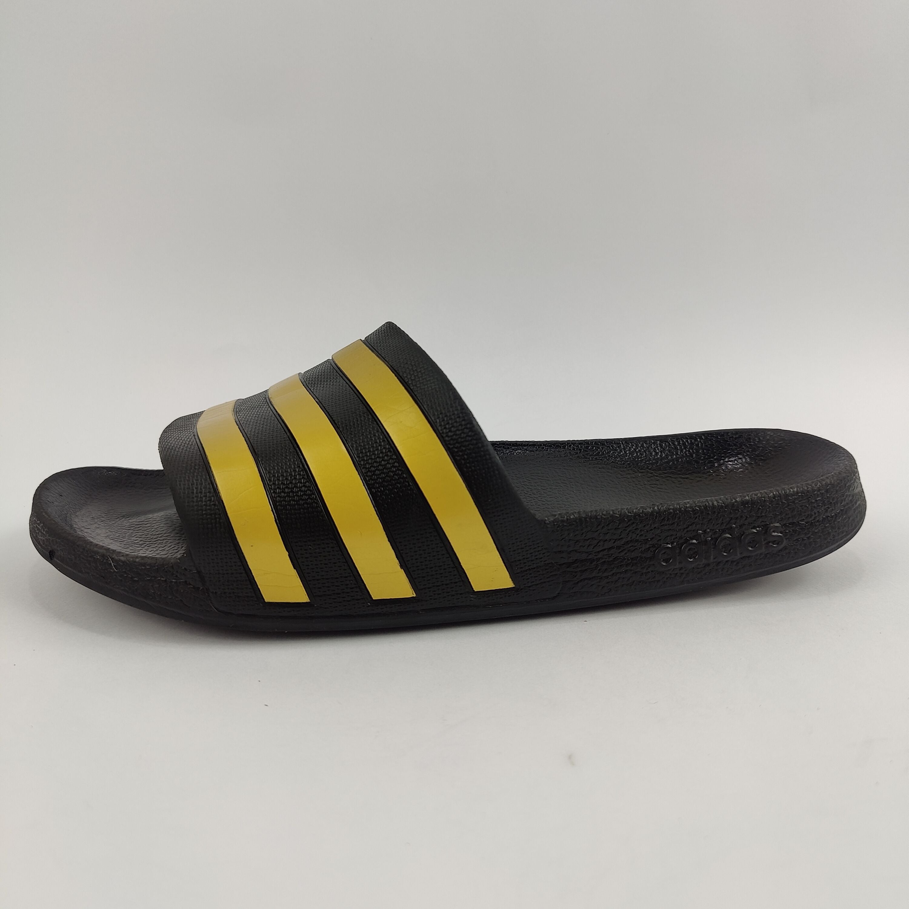 Adidas Slides (UK/PK 9) - 4351116
