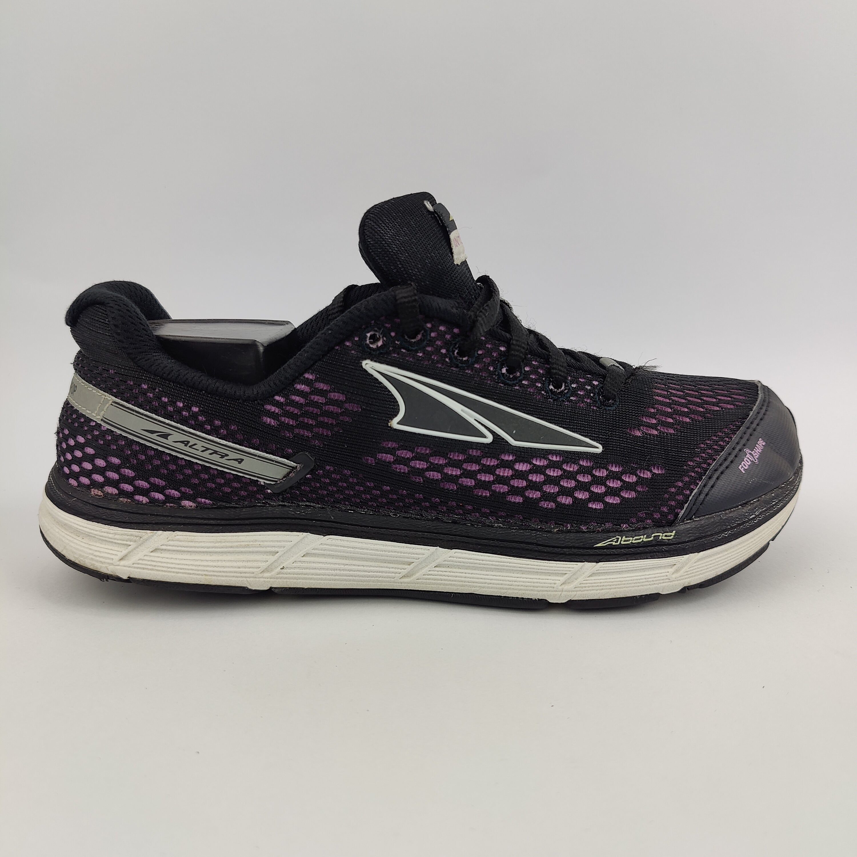 Altra Intuition 4 (UK/PK 6.5) - 40 | Excellent