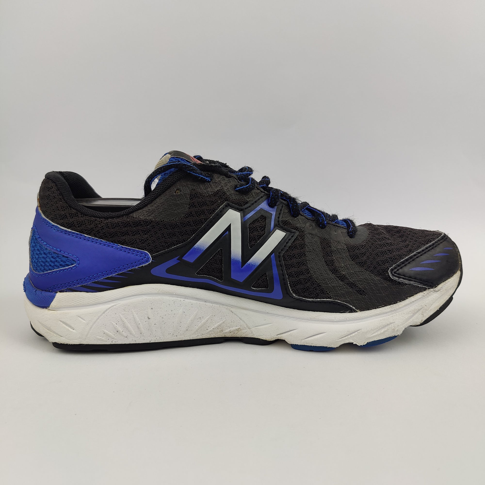 New Balance 670v5 (UK/PK 8) - 42 | Excellent