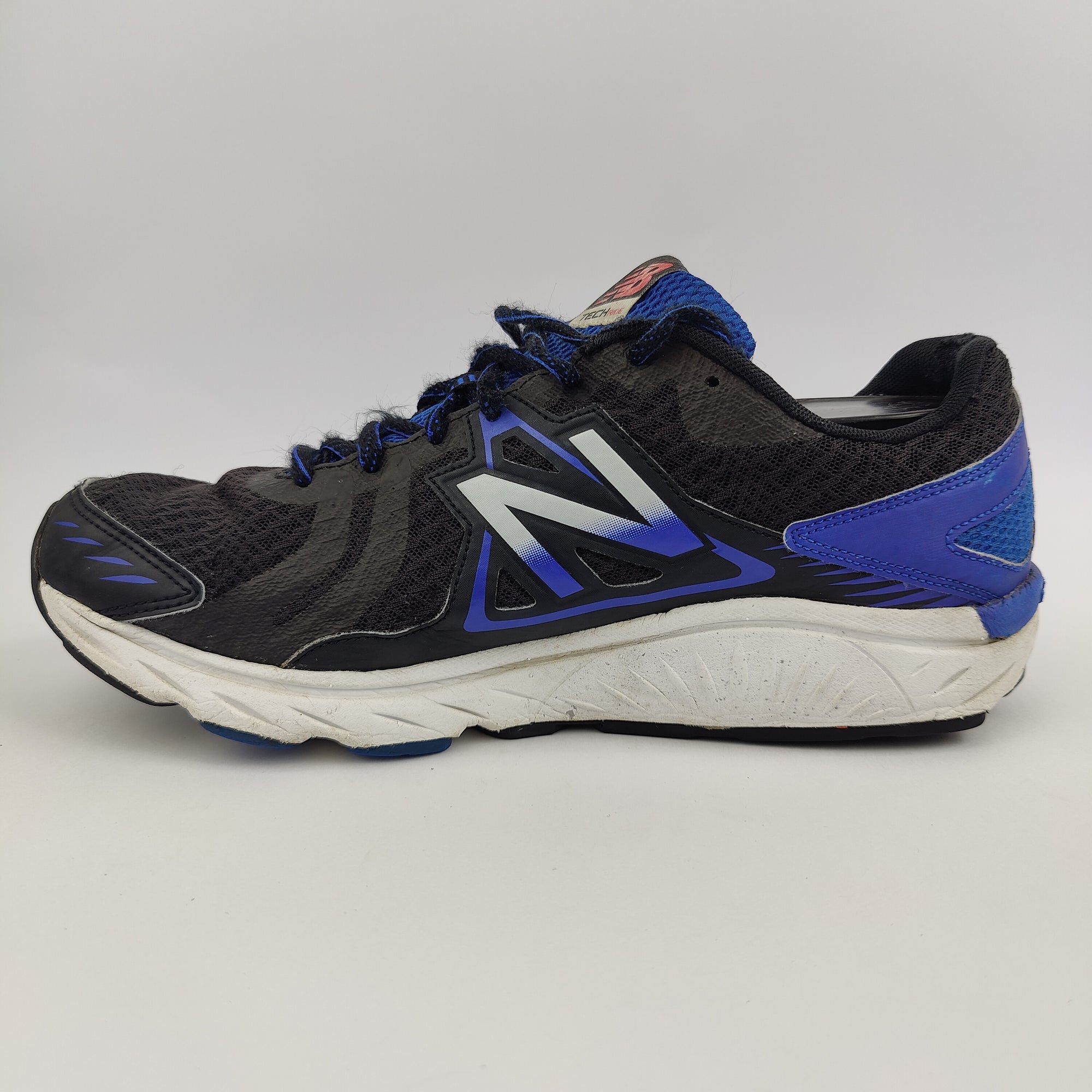 New Balance 670v5 (UK/PK 8) - 42 | Excellent
