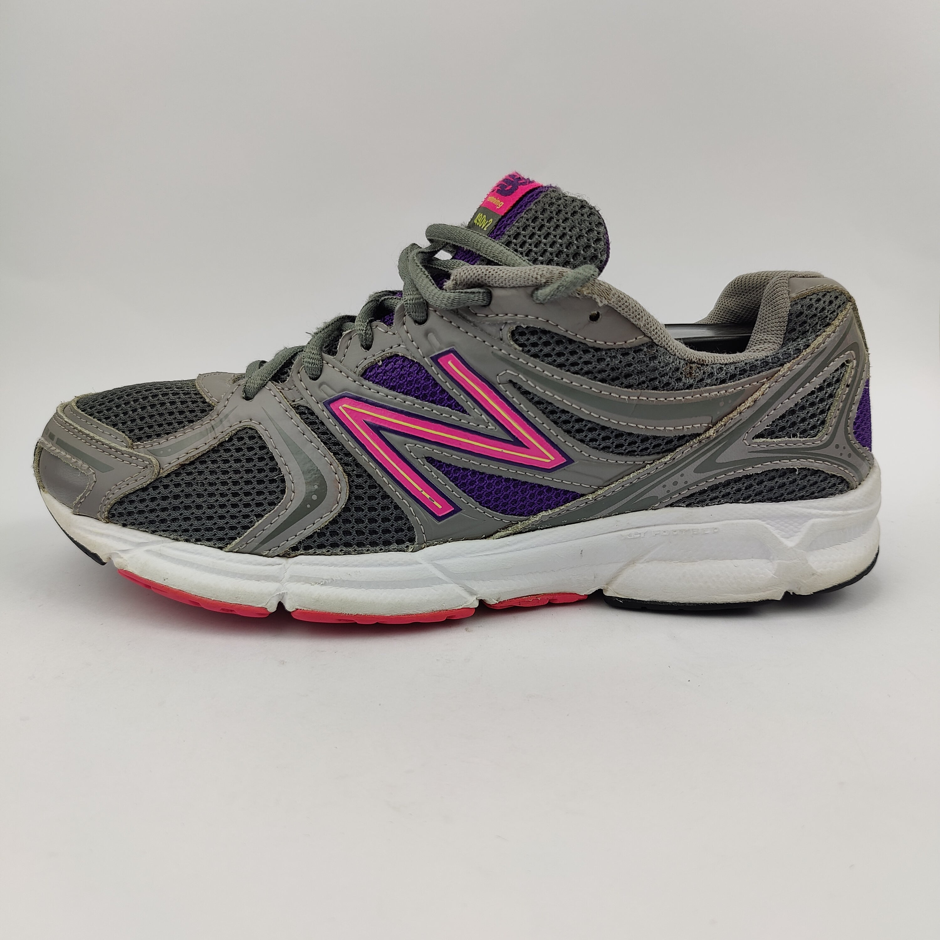 New Balance 490v2 (UK/PK 8) - 41.5 | Excellent