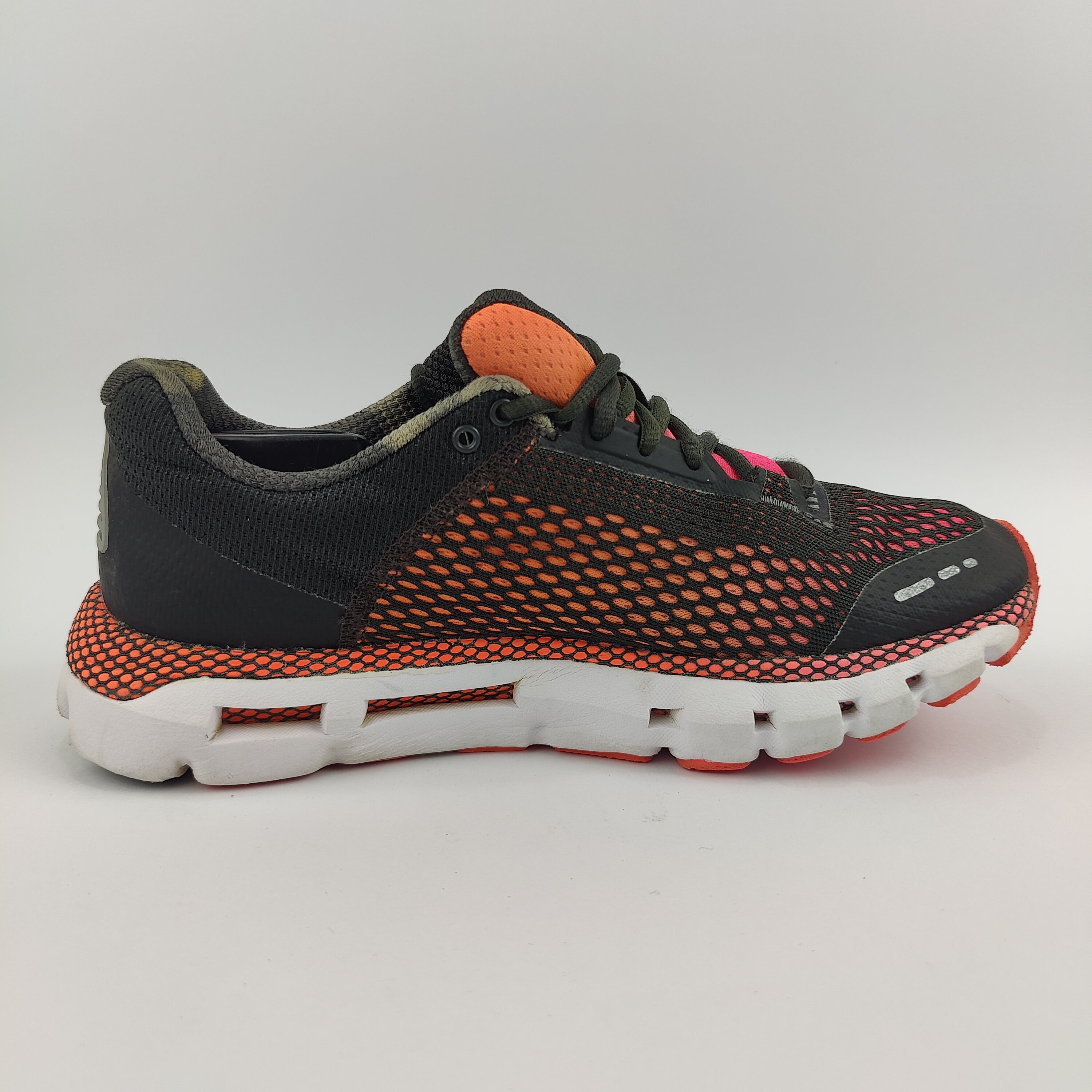 Under Armour HOVR (UK/PK 6.5) - 40.5 | Excellent