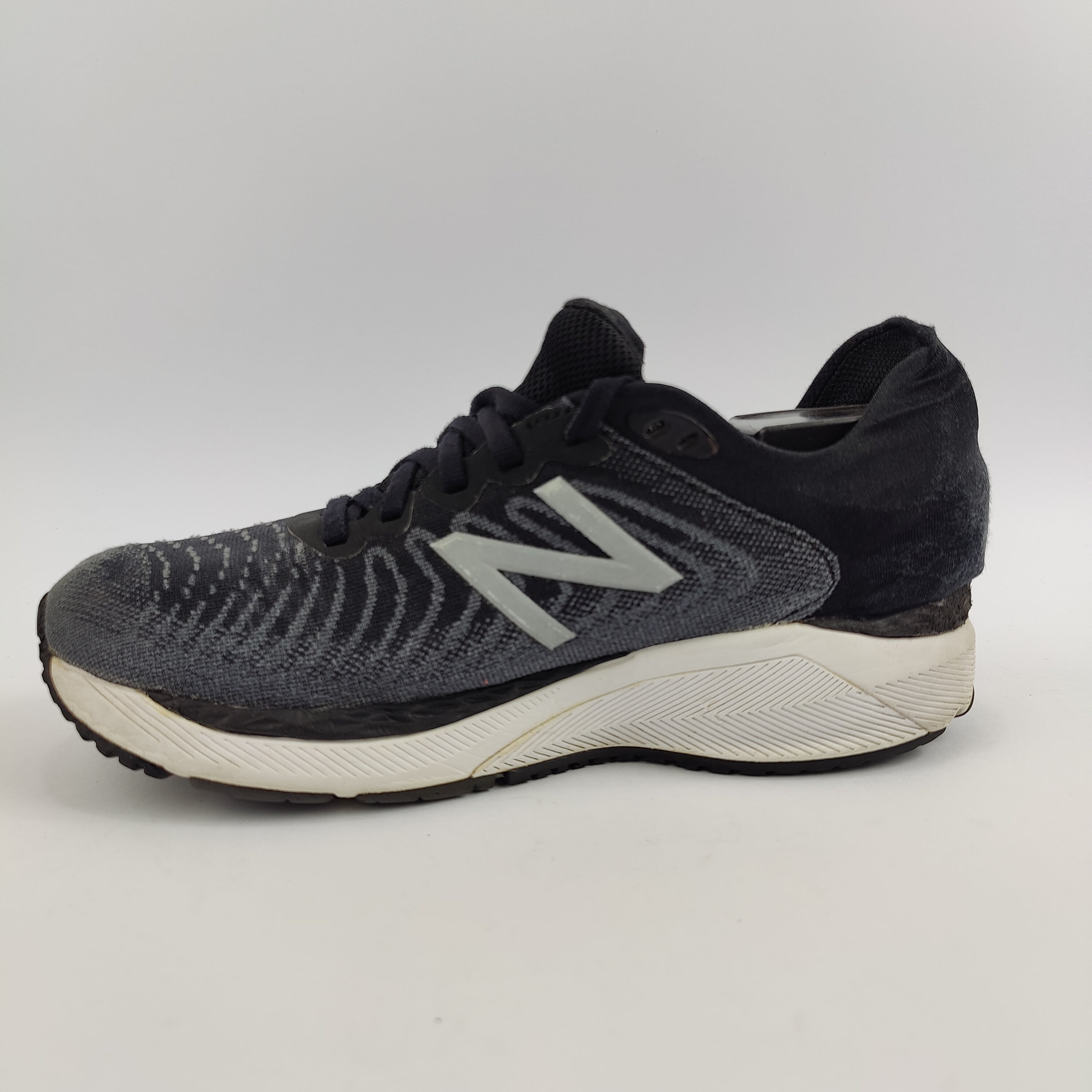 New Balance 860v11 (UK/PK 6.5) - 40 | Excellent