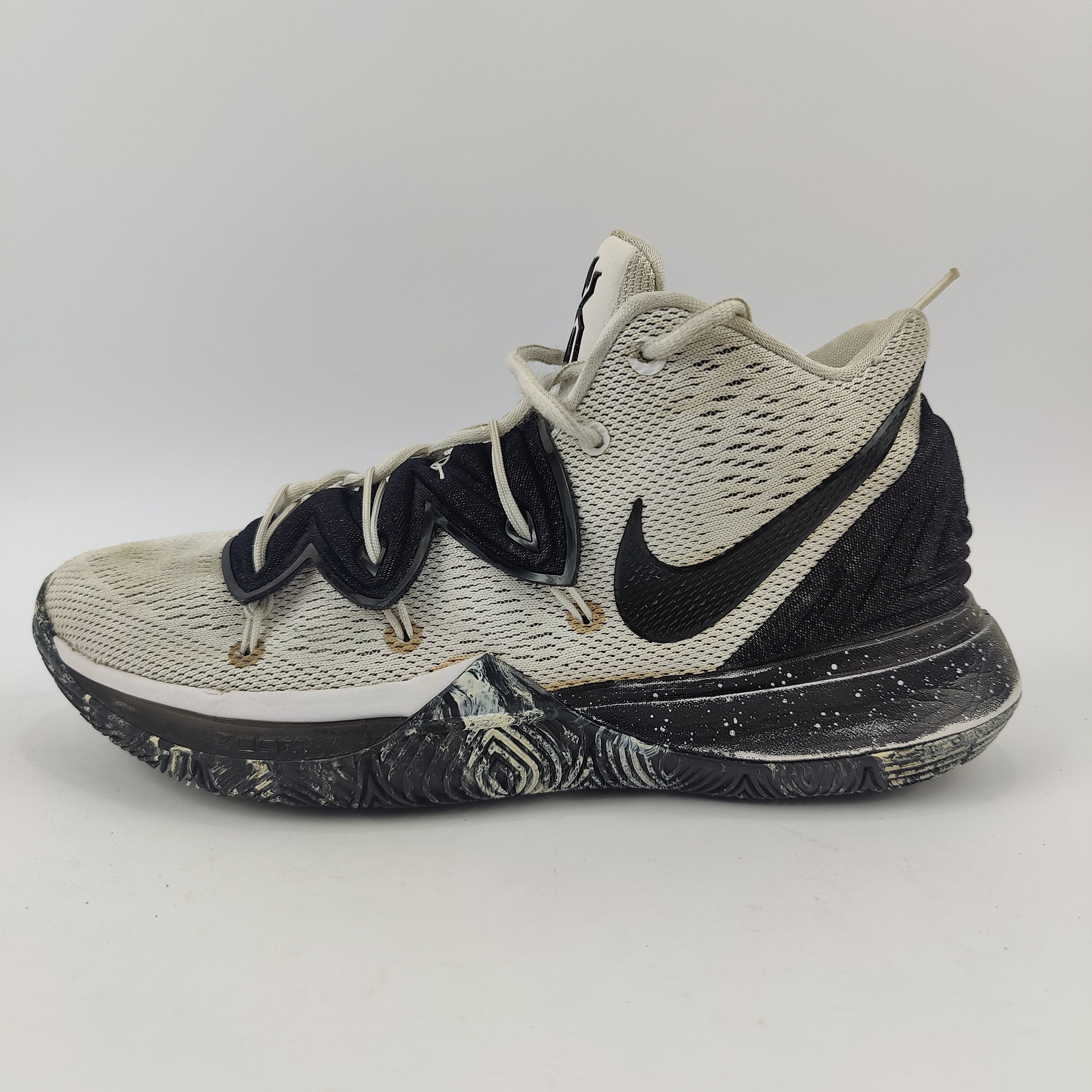 Nike Kyrie 5 Low (UK/PK 7) - 41 | Excellent