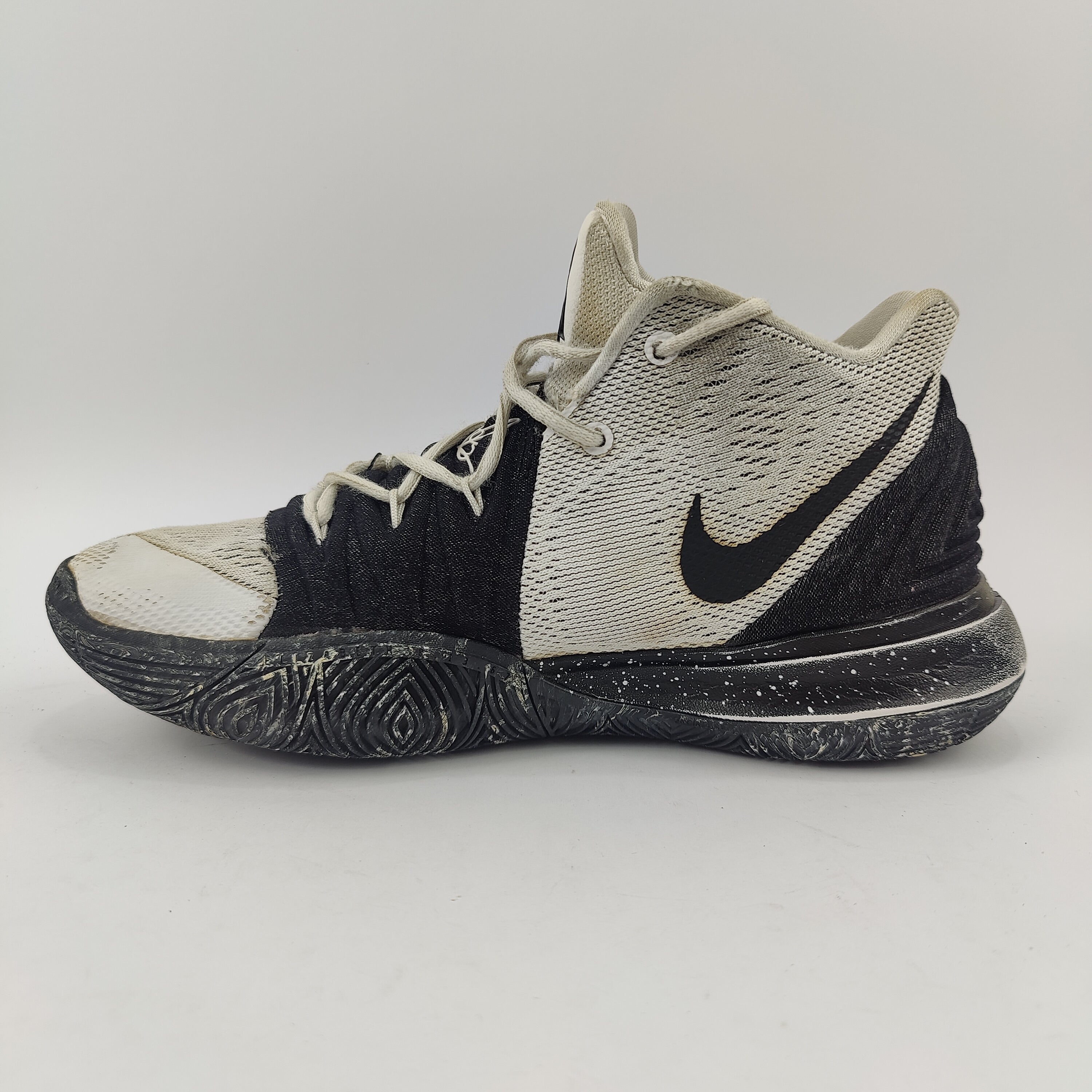 Nike Kyrie 5 Low (UK/PK 7) - 41 | Excellent