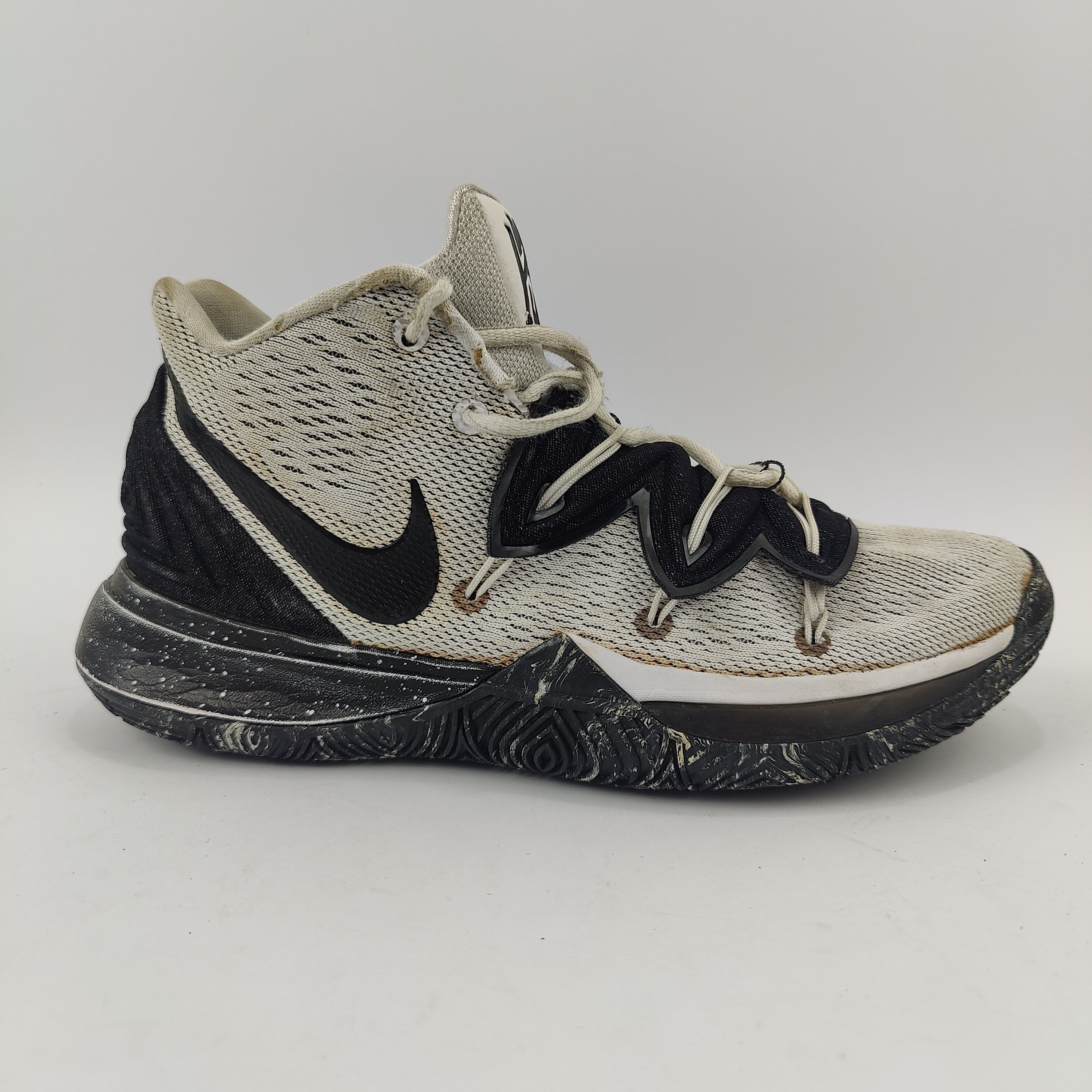 Nike Kyrie 5 Low (UK/PK 7) - 41 | Excellent