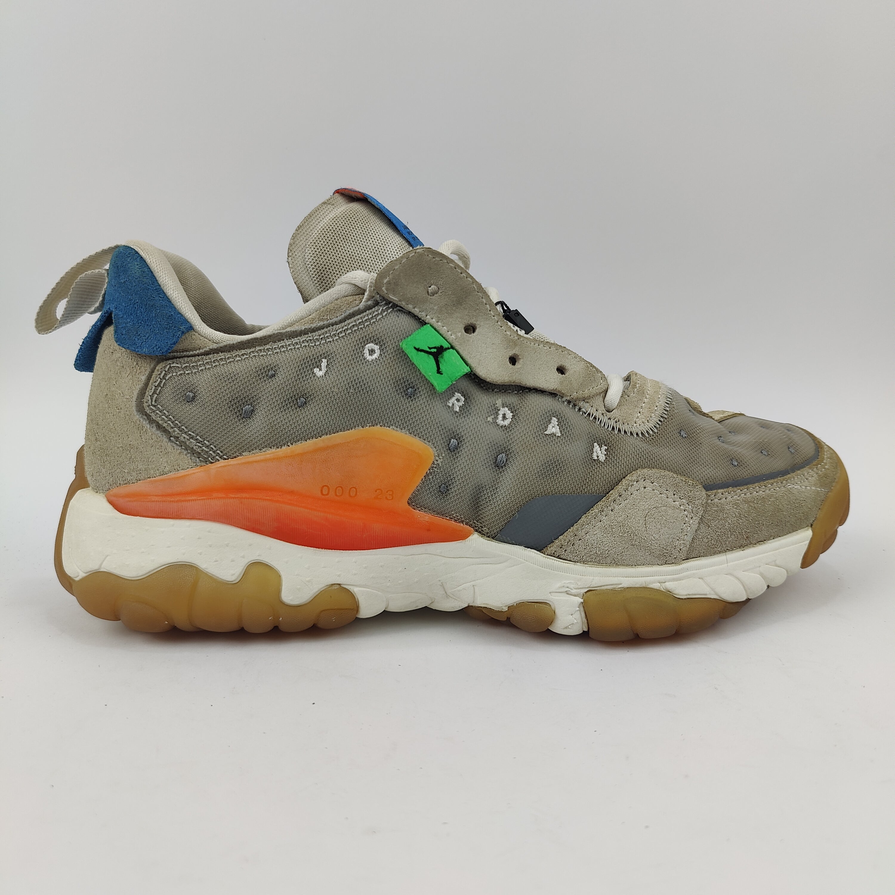 Jordan Delta 2 (UK/PK 7.5) - 42 | Excellent