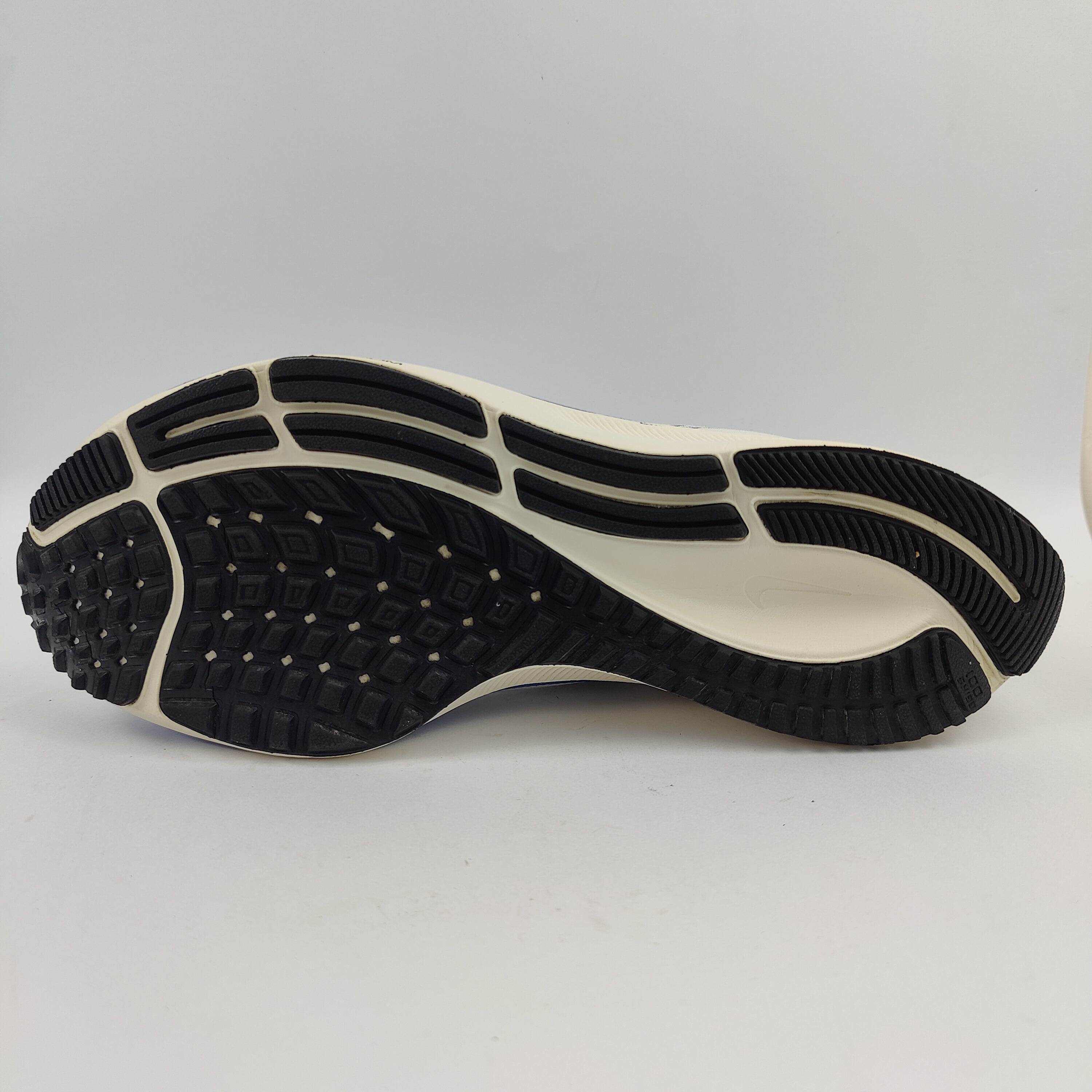 Nike Pegasus 37 (UK/PK 9.5) - 44 | Excellent