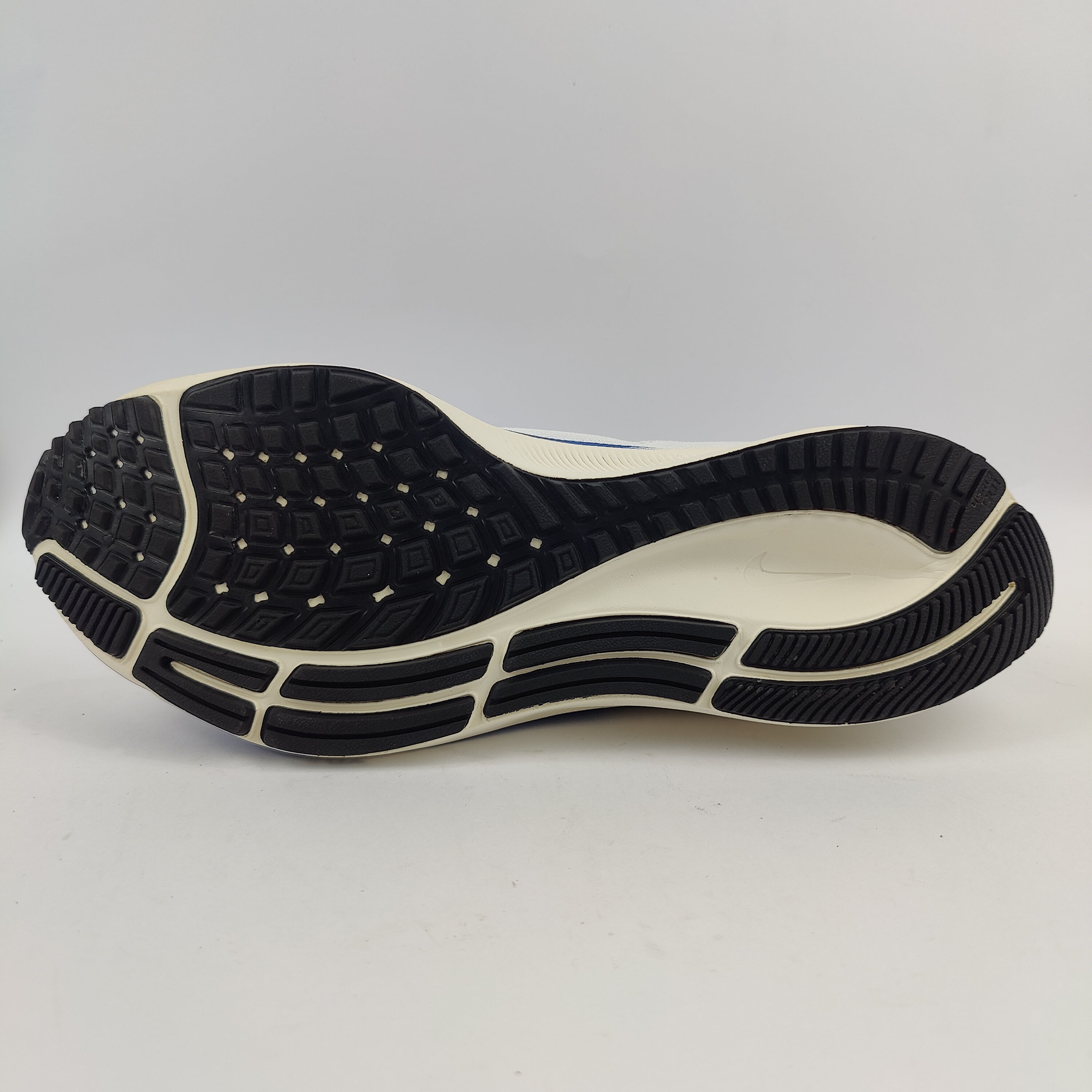 Nike Pegasus 37 (UK/PK 9.5) - 44 | Excellent