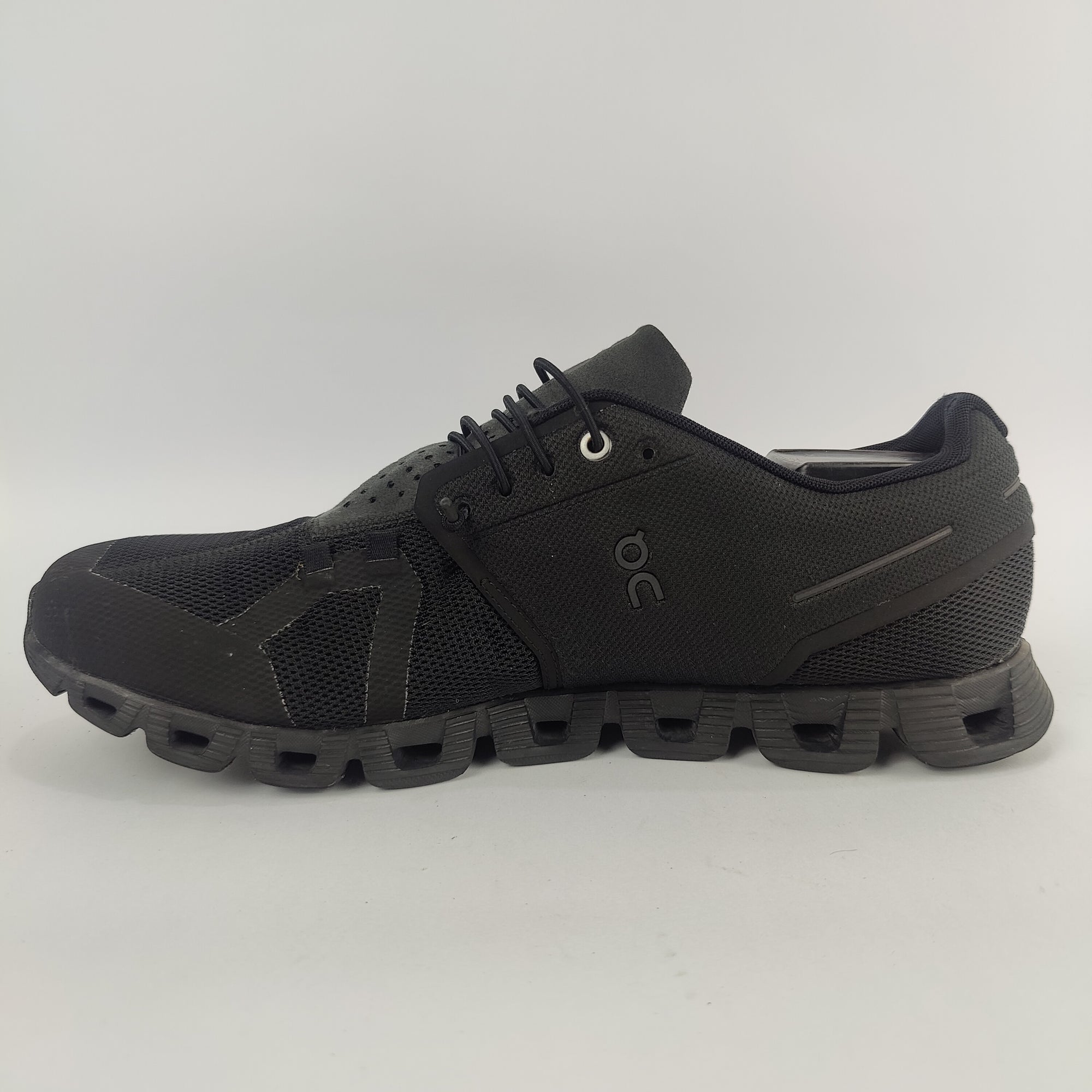 On Cloud 5 (UK/PK 10) - 44.5 | Excellent