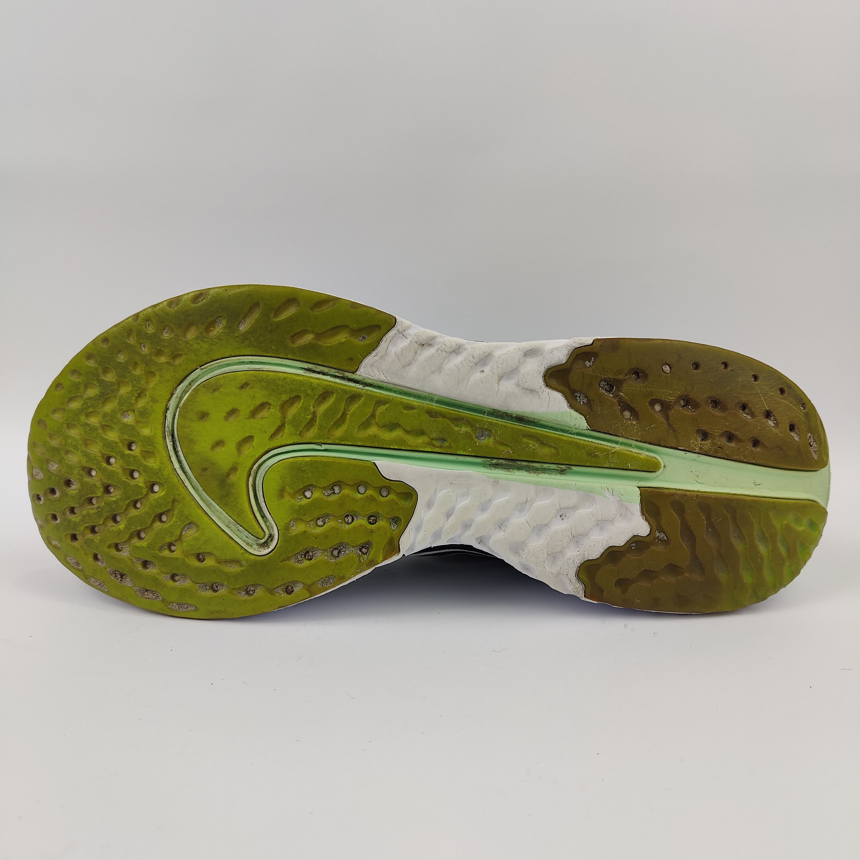 Nike Legend React 2 (UK/PK 7.5) - 42 | Excellent