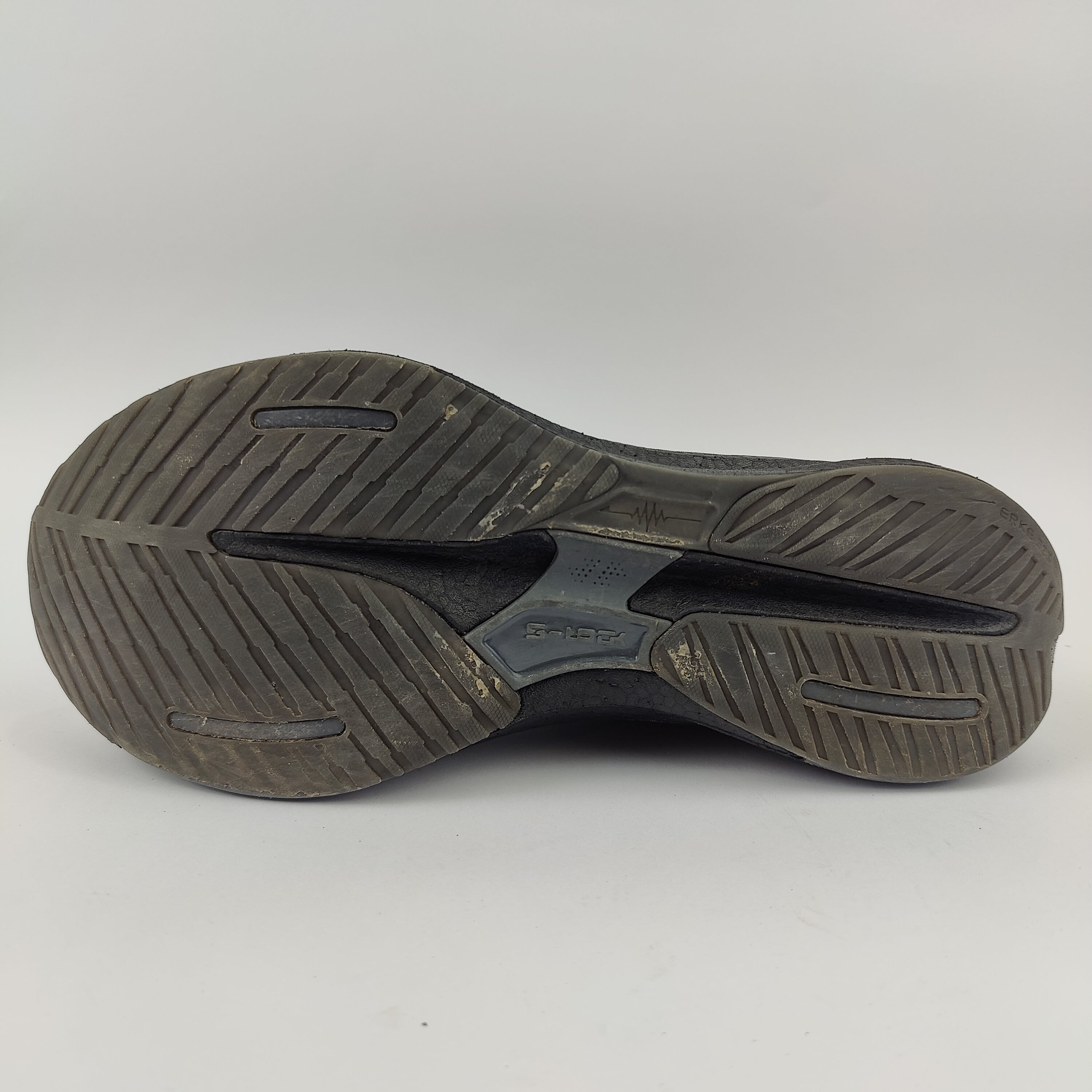 Erke Dust 2.0 Carbon Plated (UK/PK 7) - 41 | Excellent