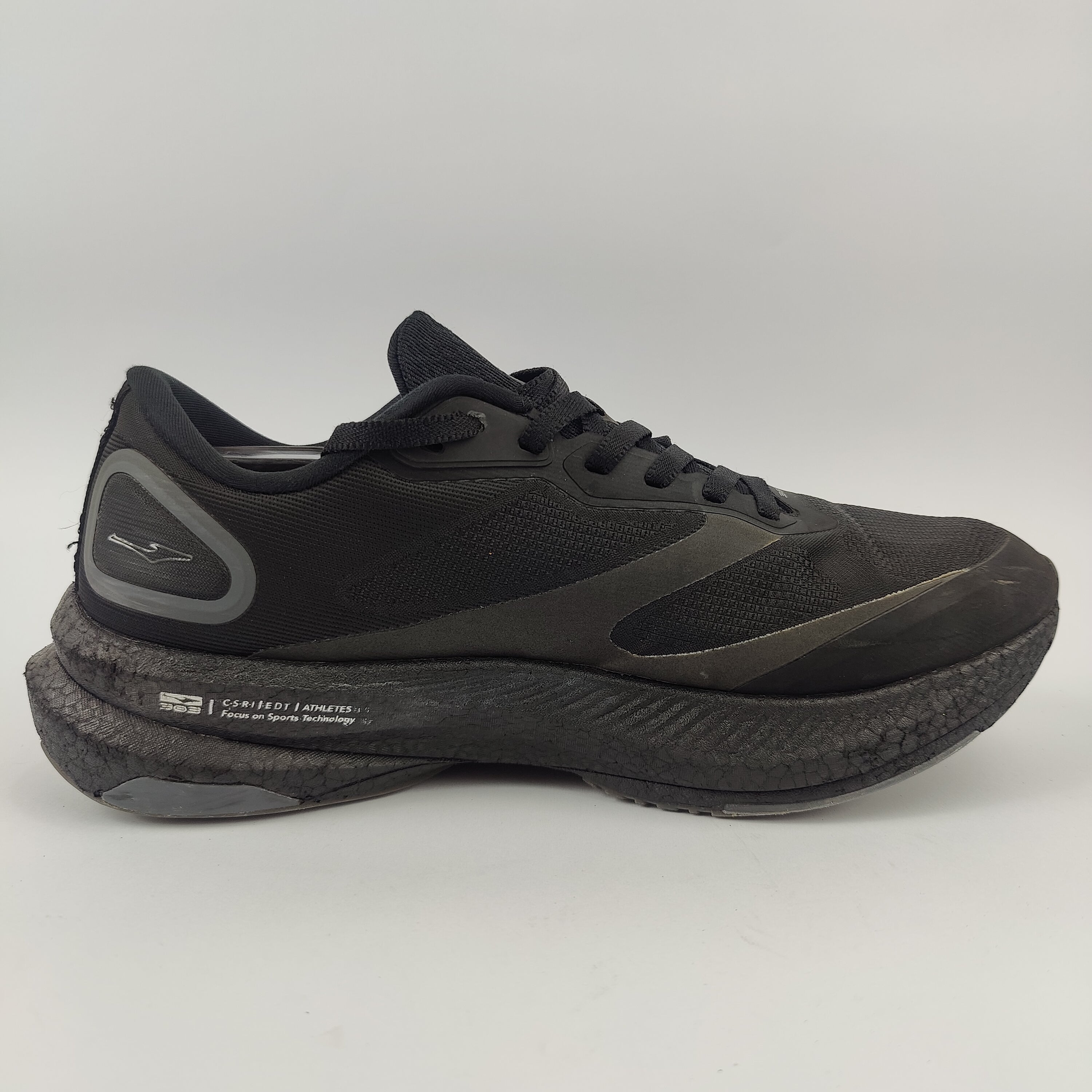 Erke Dust 2.0 Carbon Plated (UK/PK 7) - 41 | Excellent
