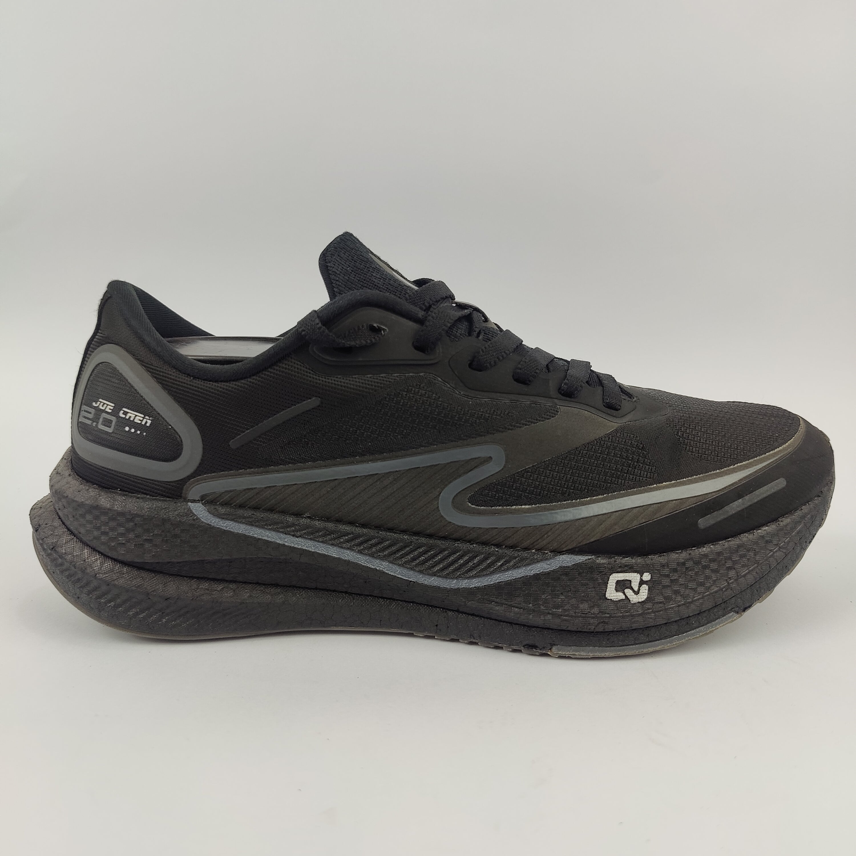 Erke Dust 2.0 Carbon Plated (UK/PK 7) - 41 | Excellent