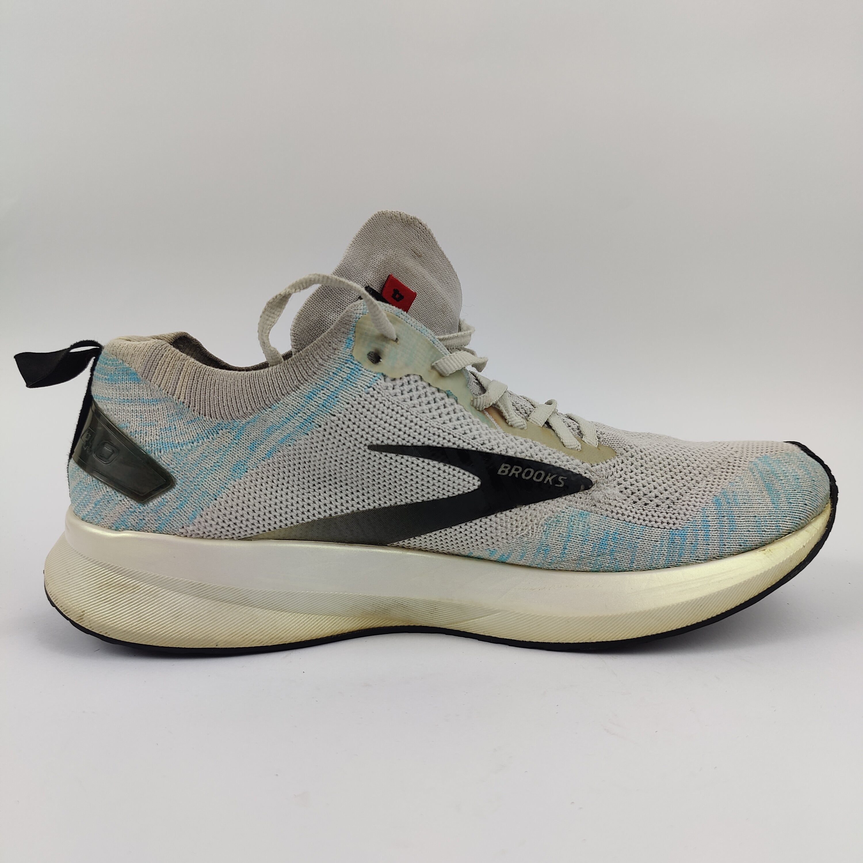 Brooks Levitate 4 (UK/PK 8) - 42 | Excellent