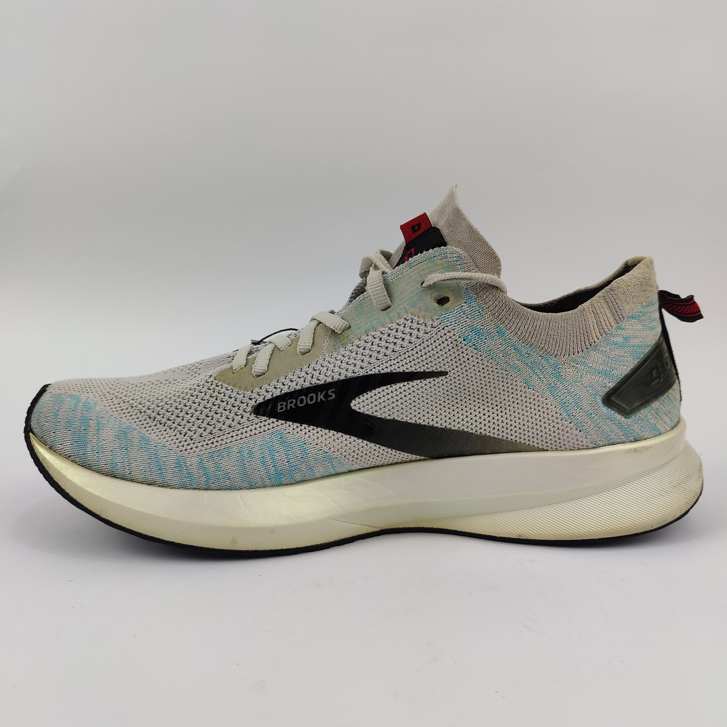 Brooks Levitate 4 (UK/PK 8) - 42 | Excellent
