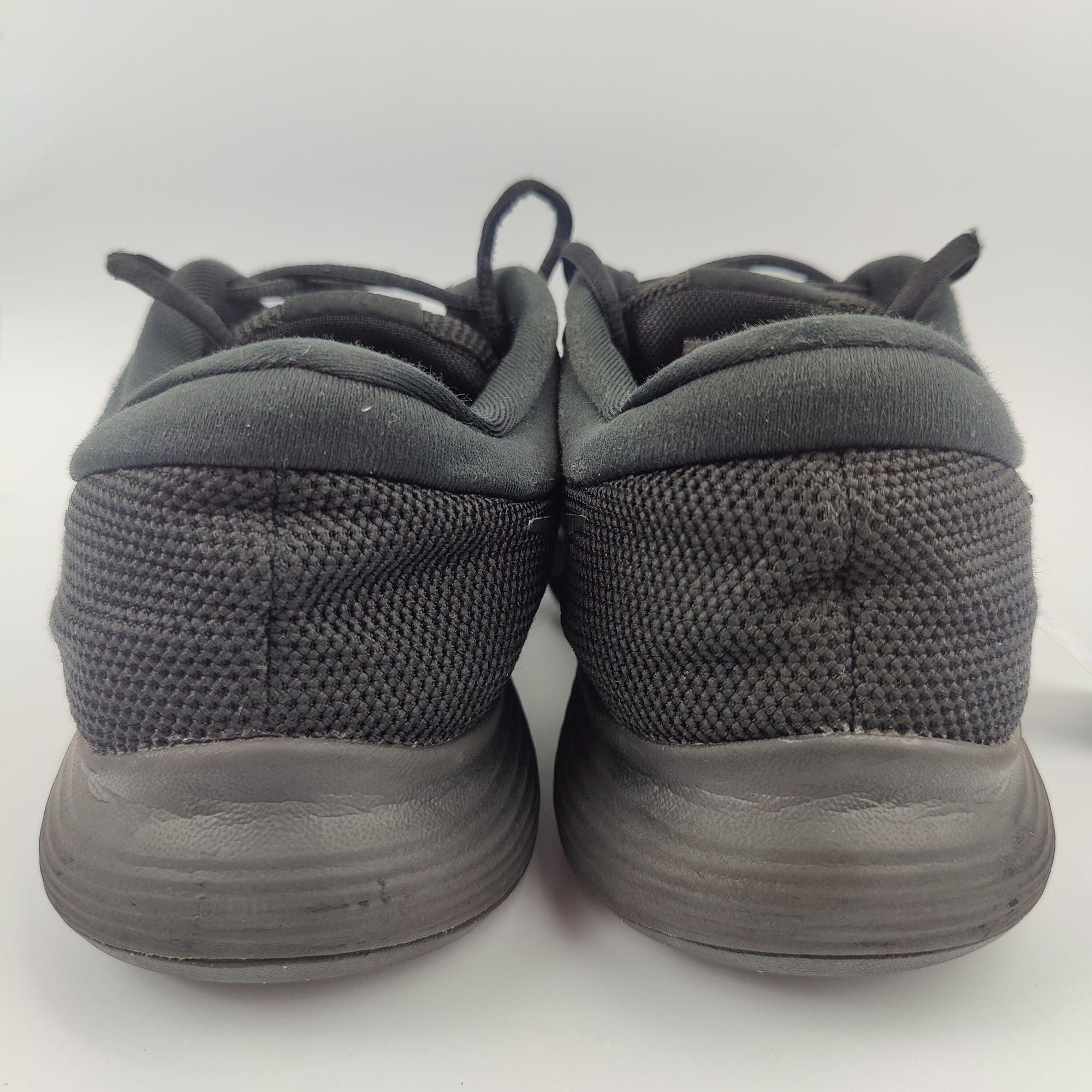 Nike Revolution 4 (UK/PK 10) - 45 | Excellent