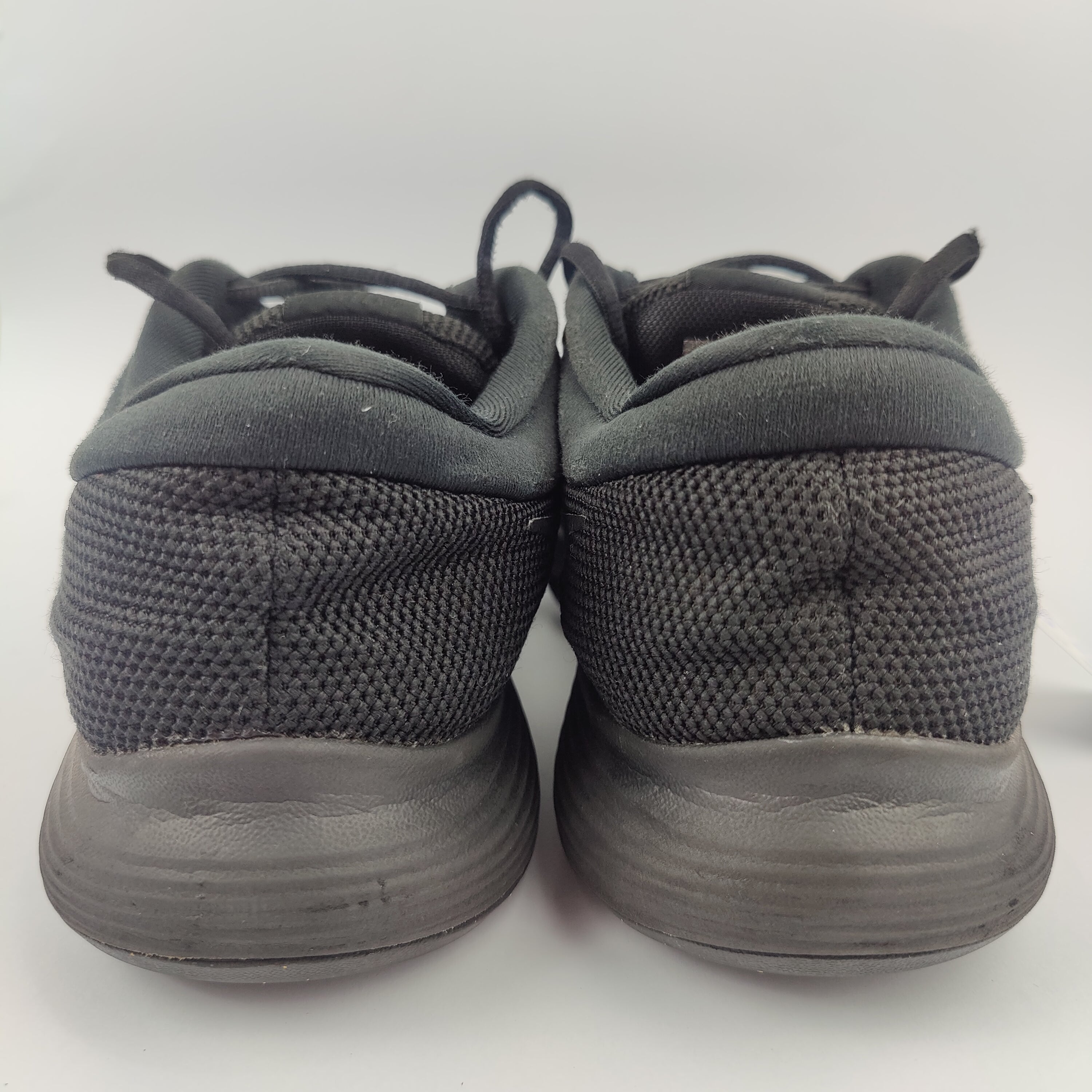 Nike Revolution 4 (UK/PK 10) - 45 | Excellent