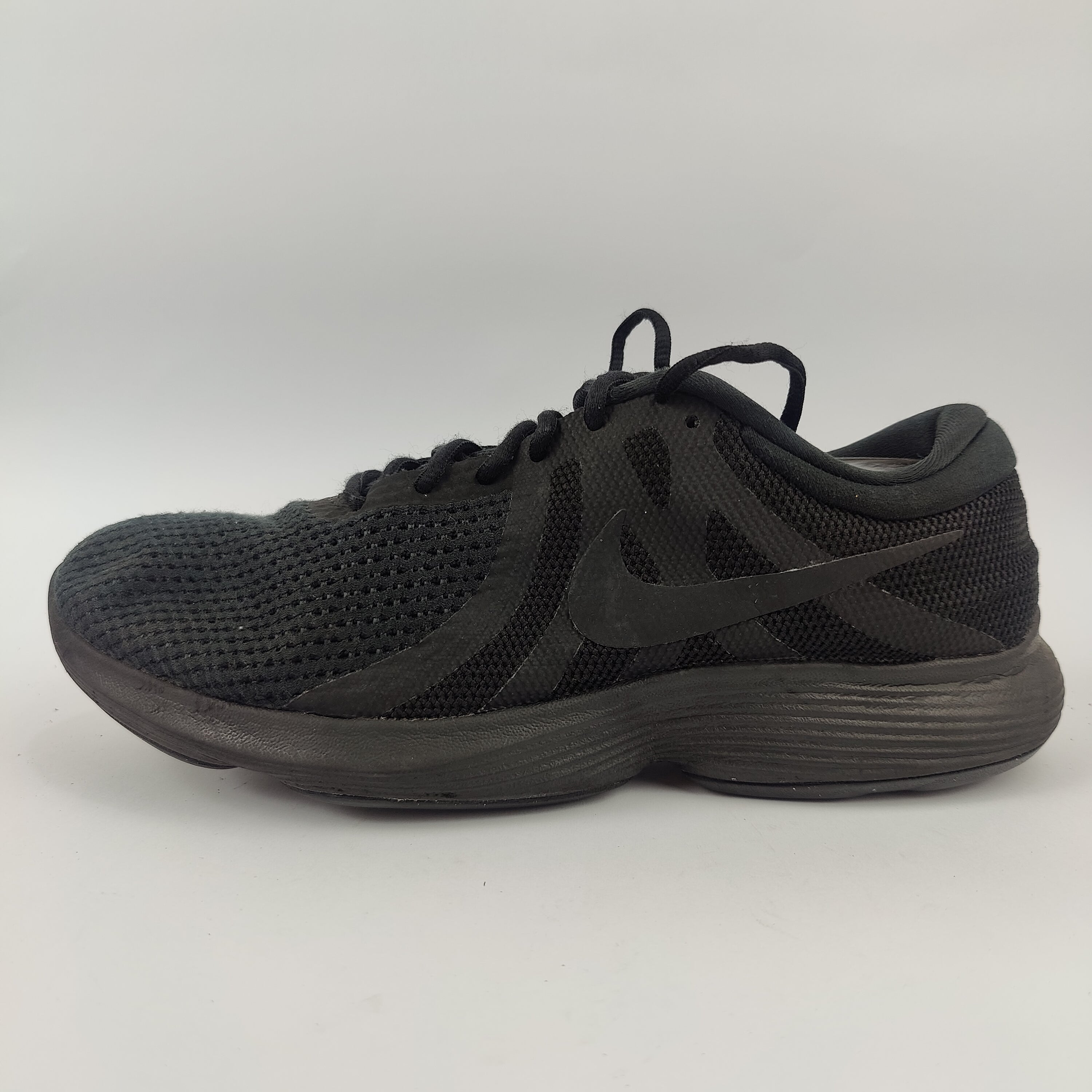 Nike Revolution 4 (UK/PK 10) - 45 | Excellent