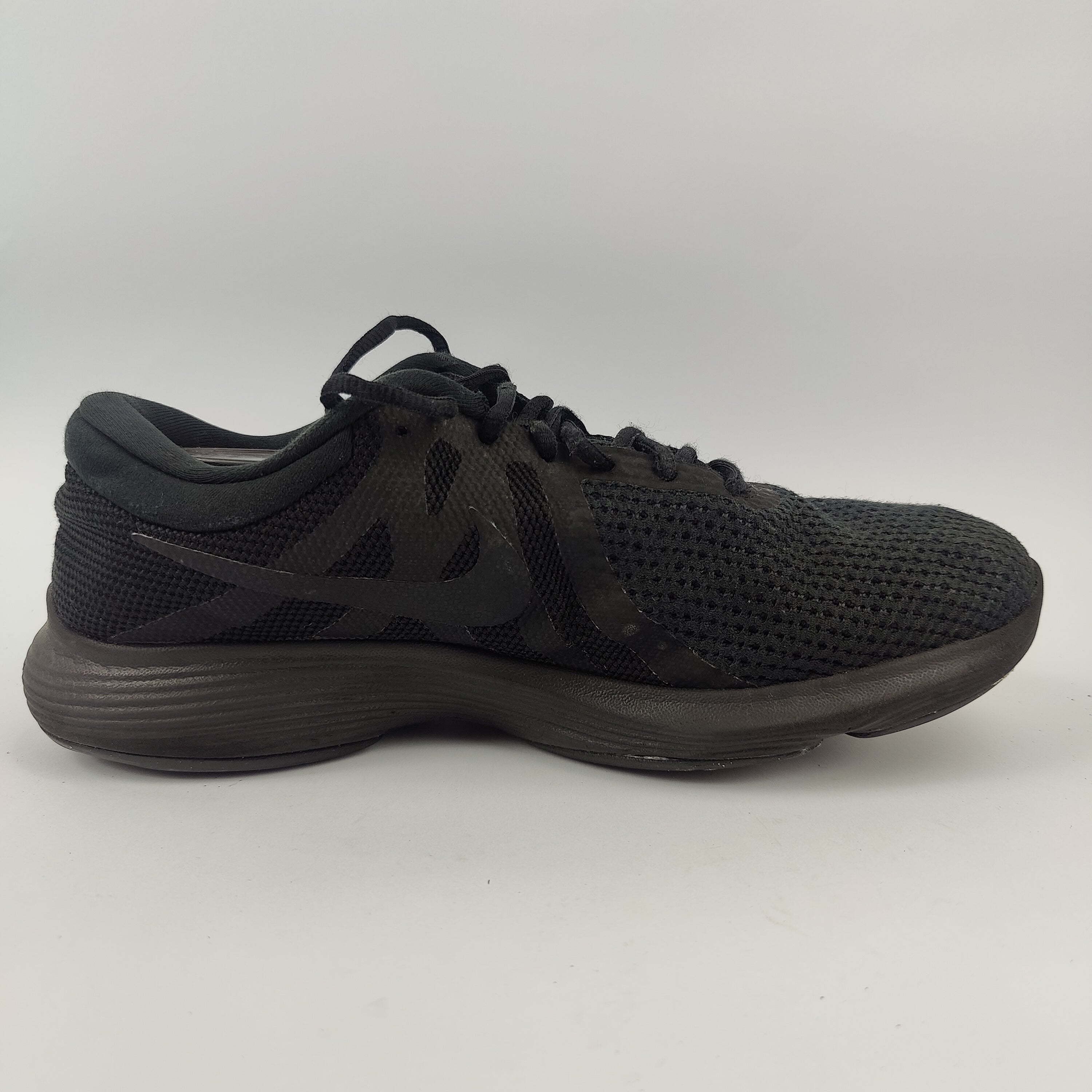 Nike Revolution 4 (UK/PK 10) - 45 | Excellent