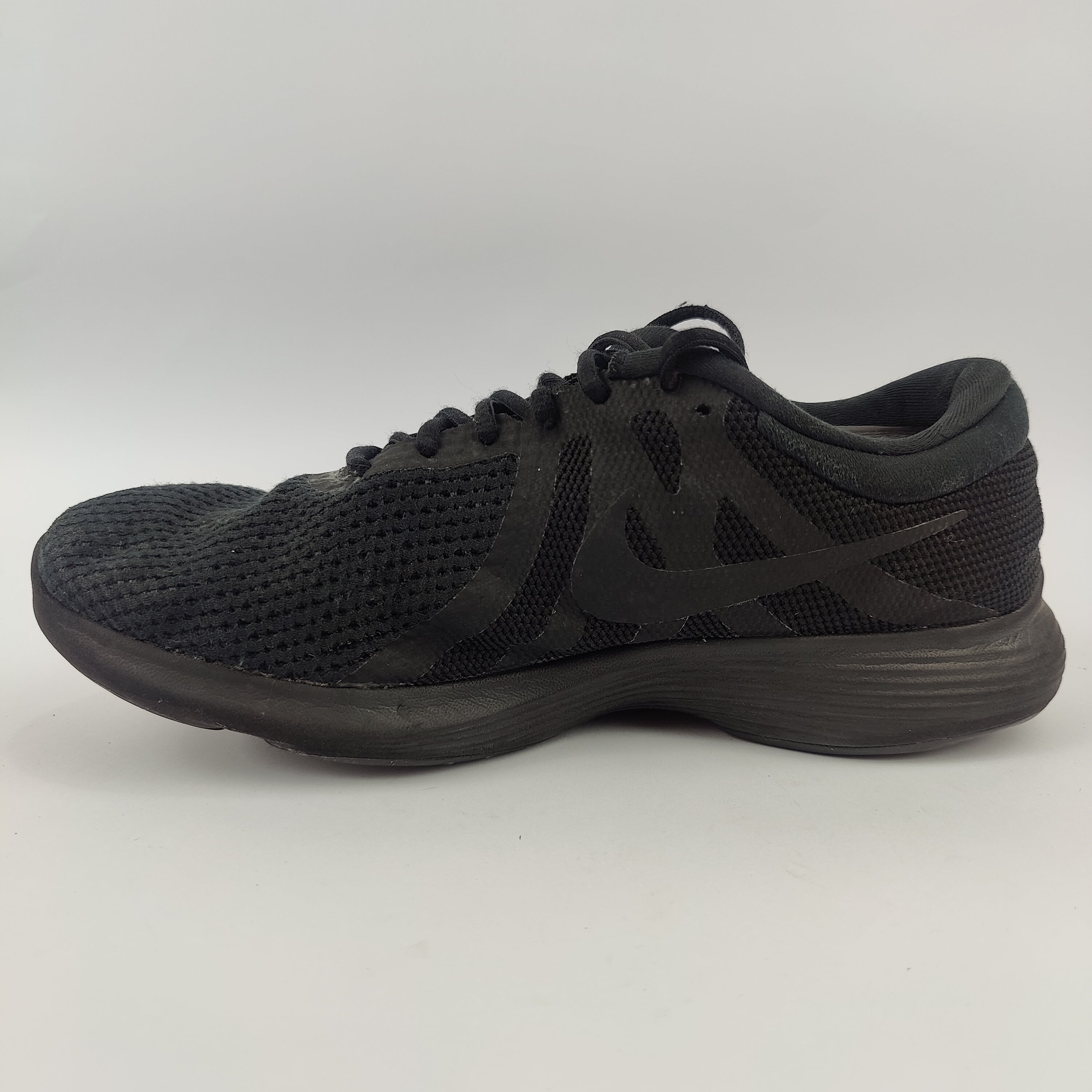 Nike Revolution 4 (UK/PK 10) - 45 | Excellent